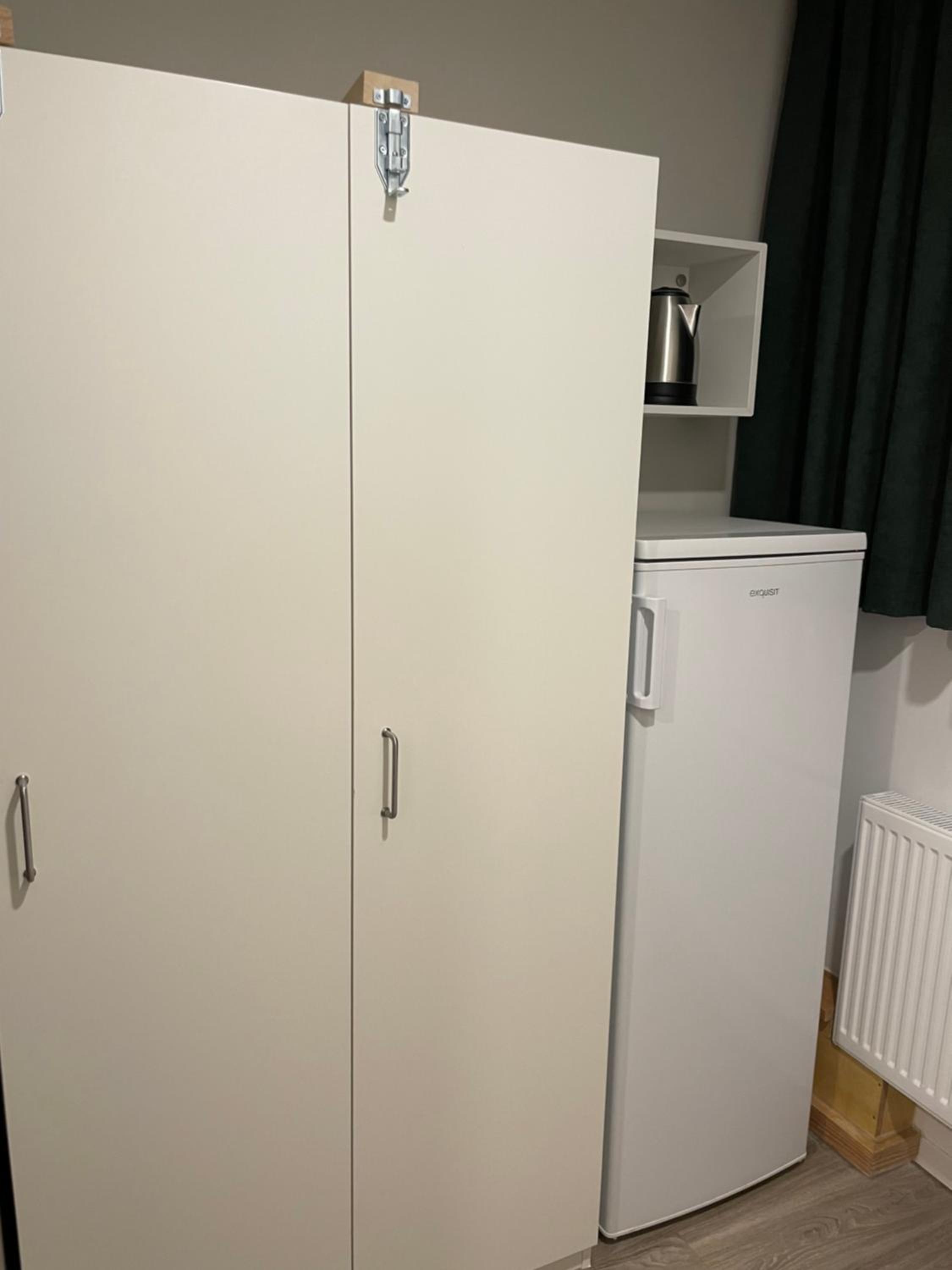 Economy Twin Room - Photo 20