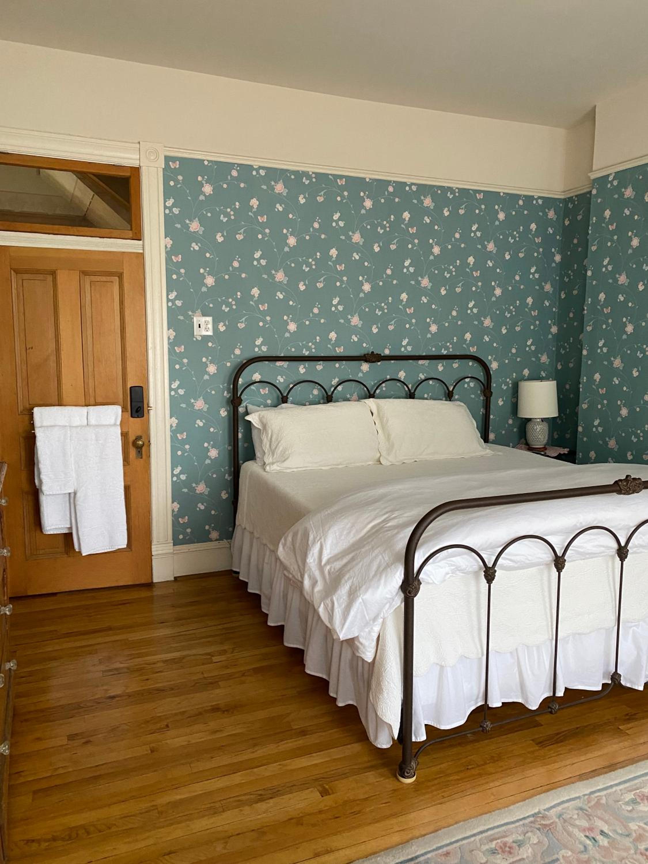 Deluxe King Suite - Photo 1