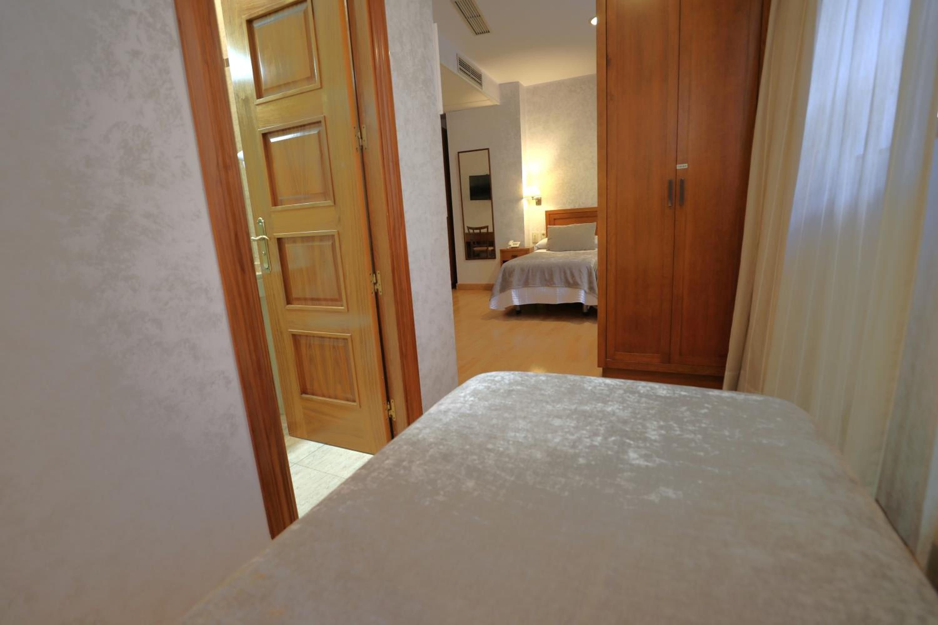 Standard Triple Room photo 2