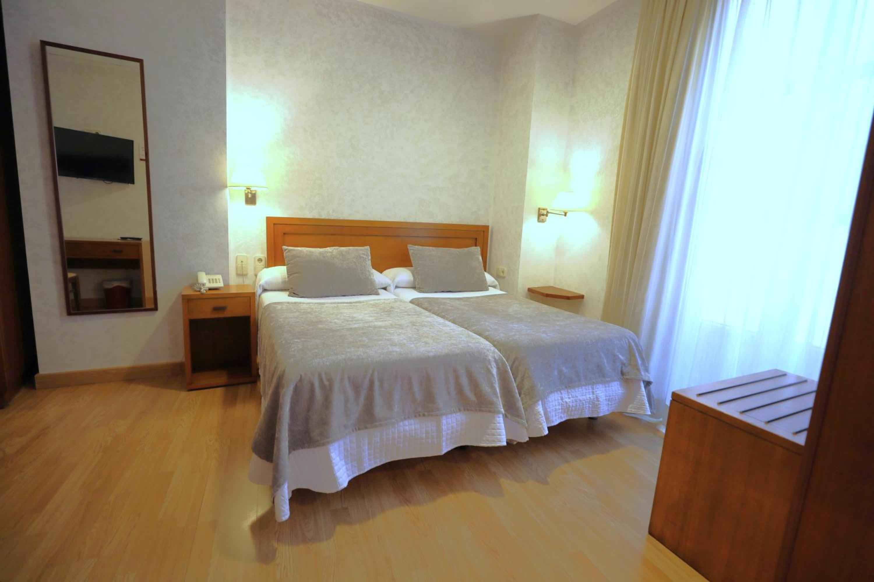 Twin Room With Extra Bed photo 2