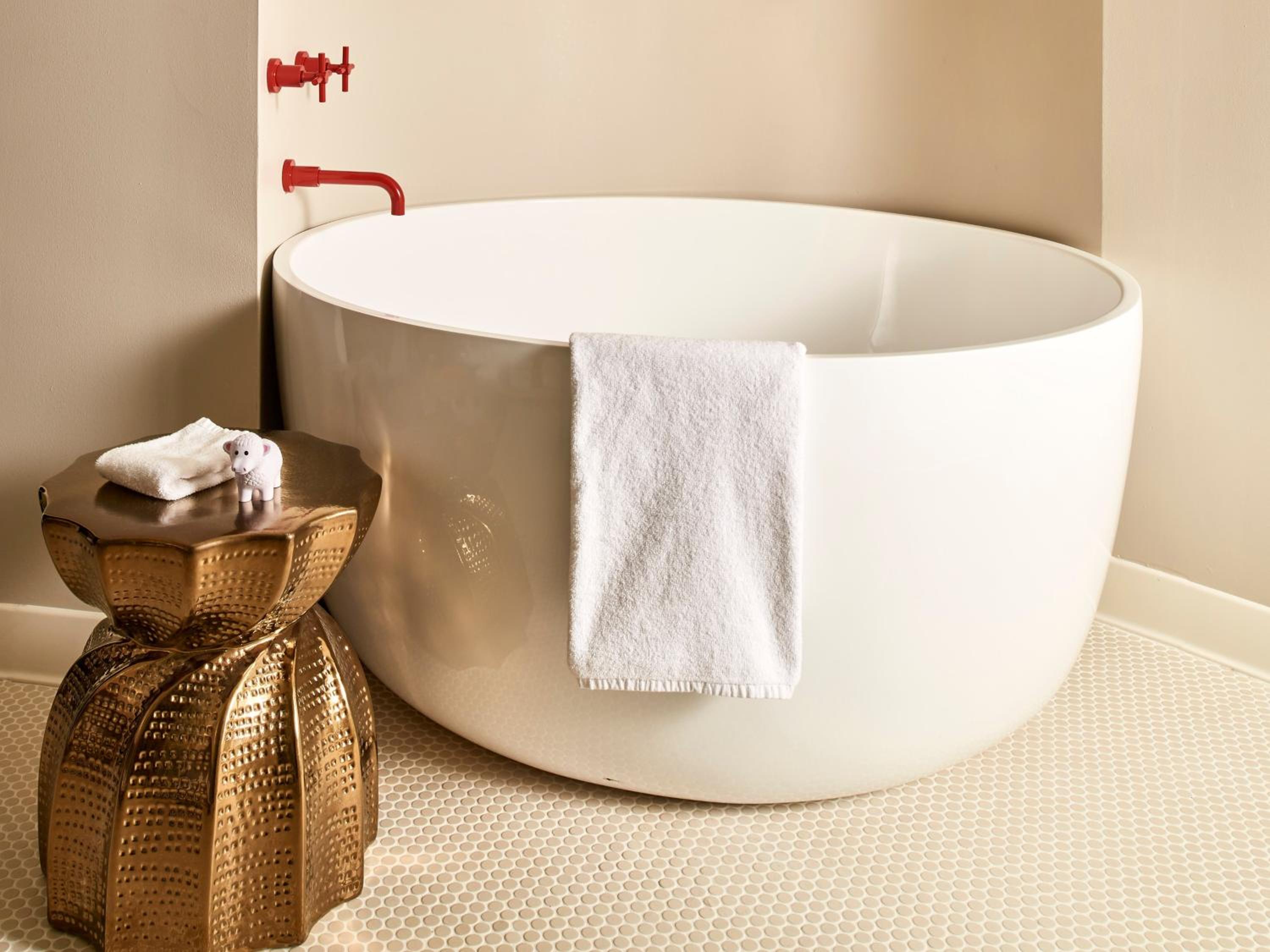 Deluxe King Suite - Photo 5