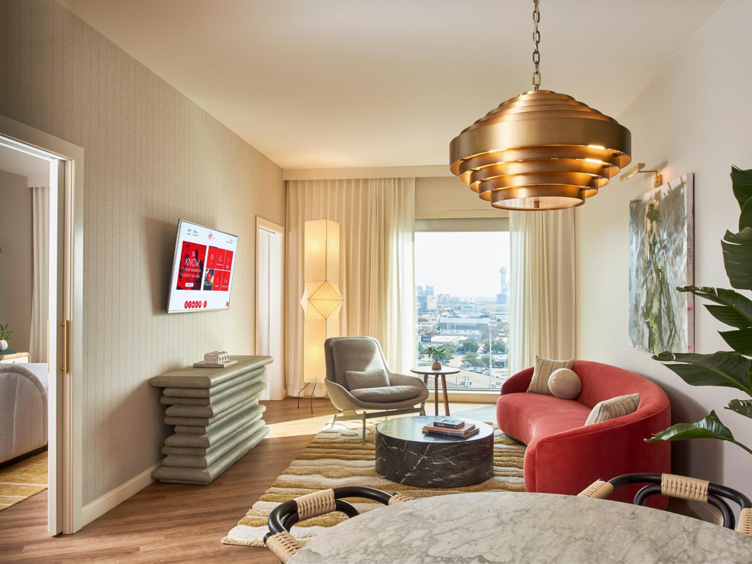 Deluxe King Suite - Photo 3