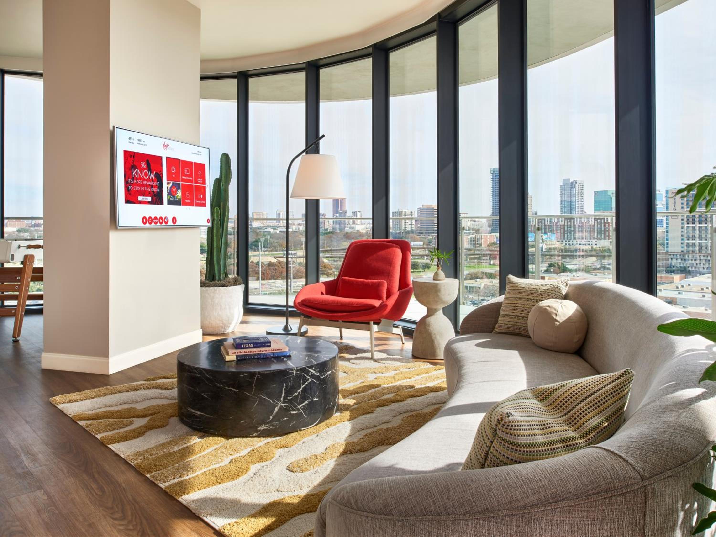 Grand King Suite with Balcony - Photo 15