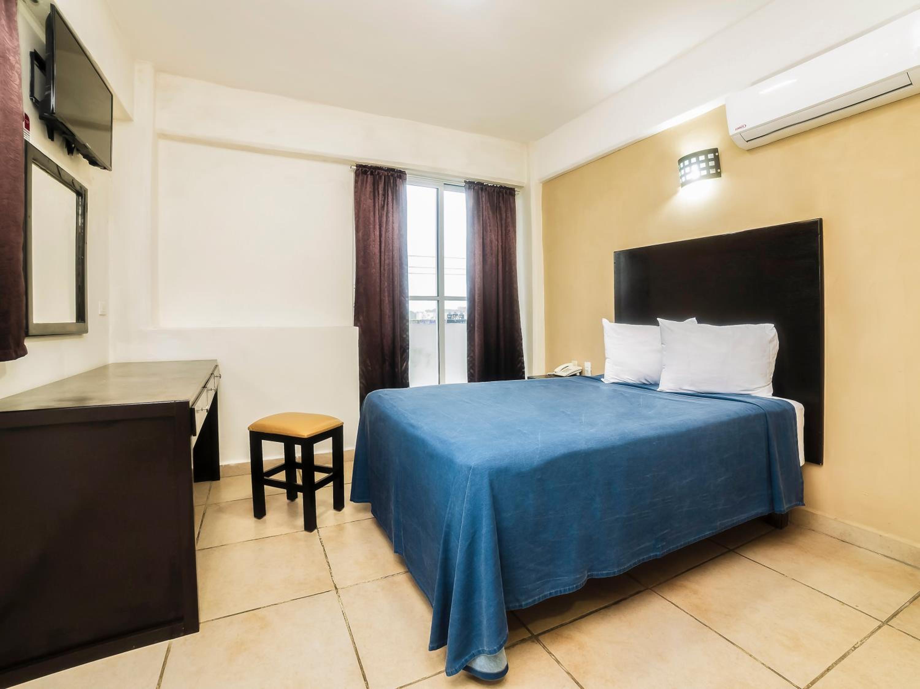 Standard Queen Room