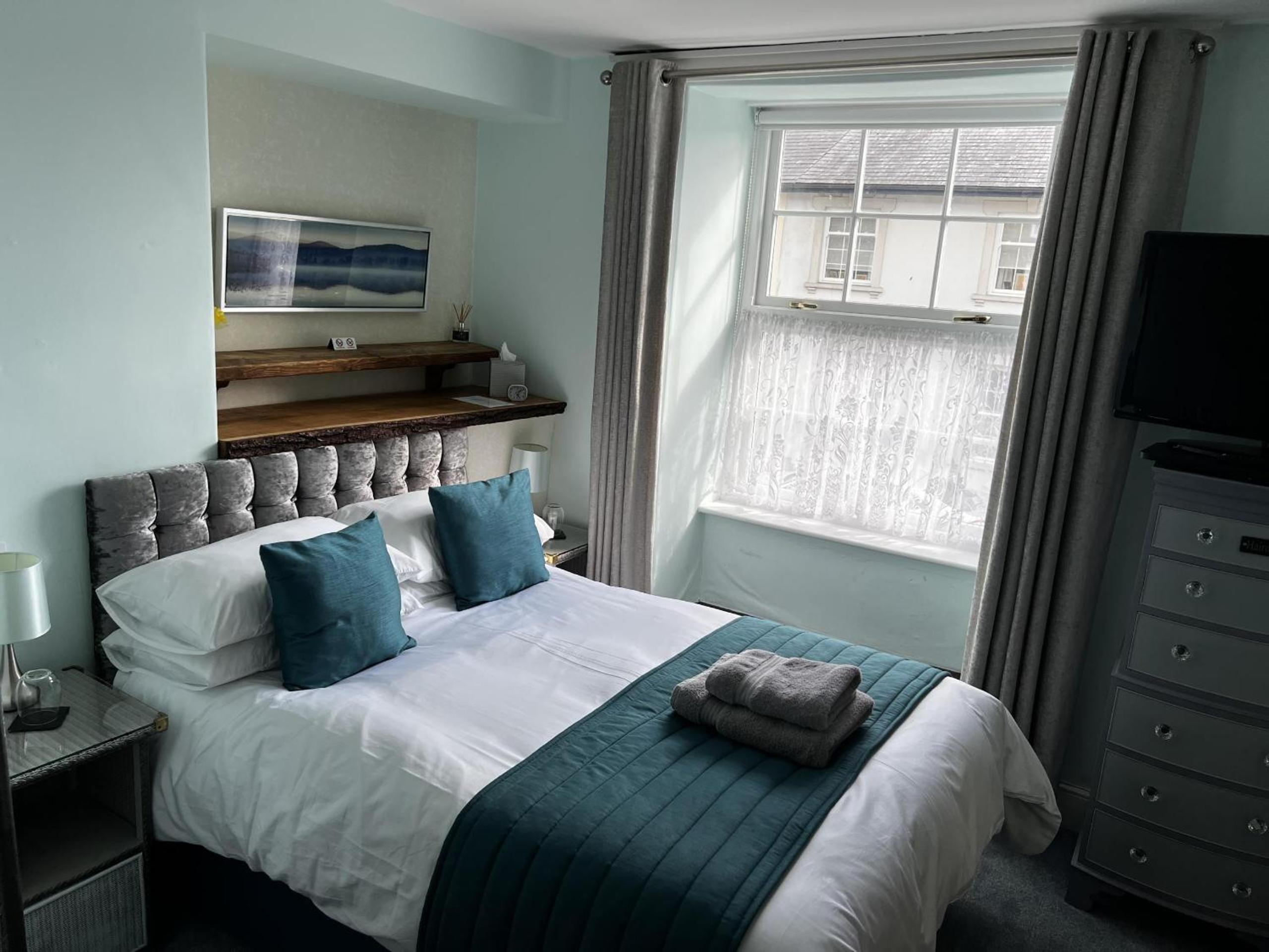 Deluxe Double Room with Shower - Photo 6