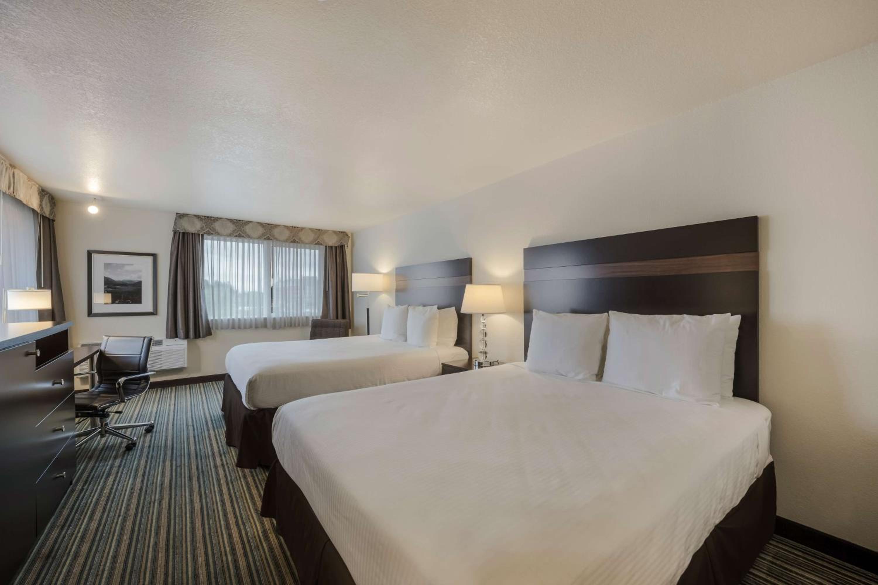 Queen Room with Two Queen Beds - Non-Smoking - Photo 1