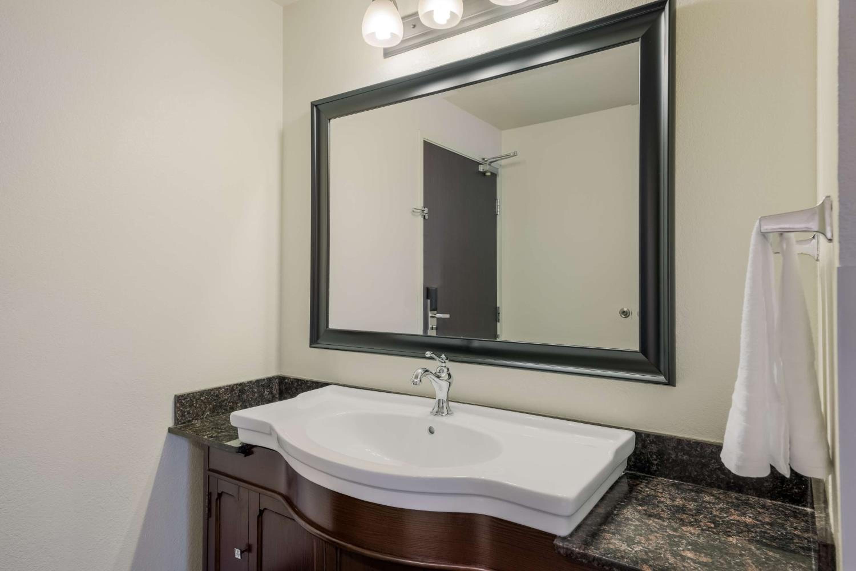 King Room with Whirlpool - Non-Smoking - Photo 2