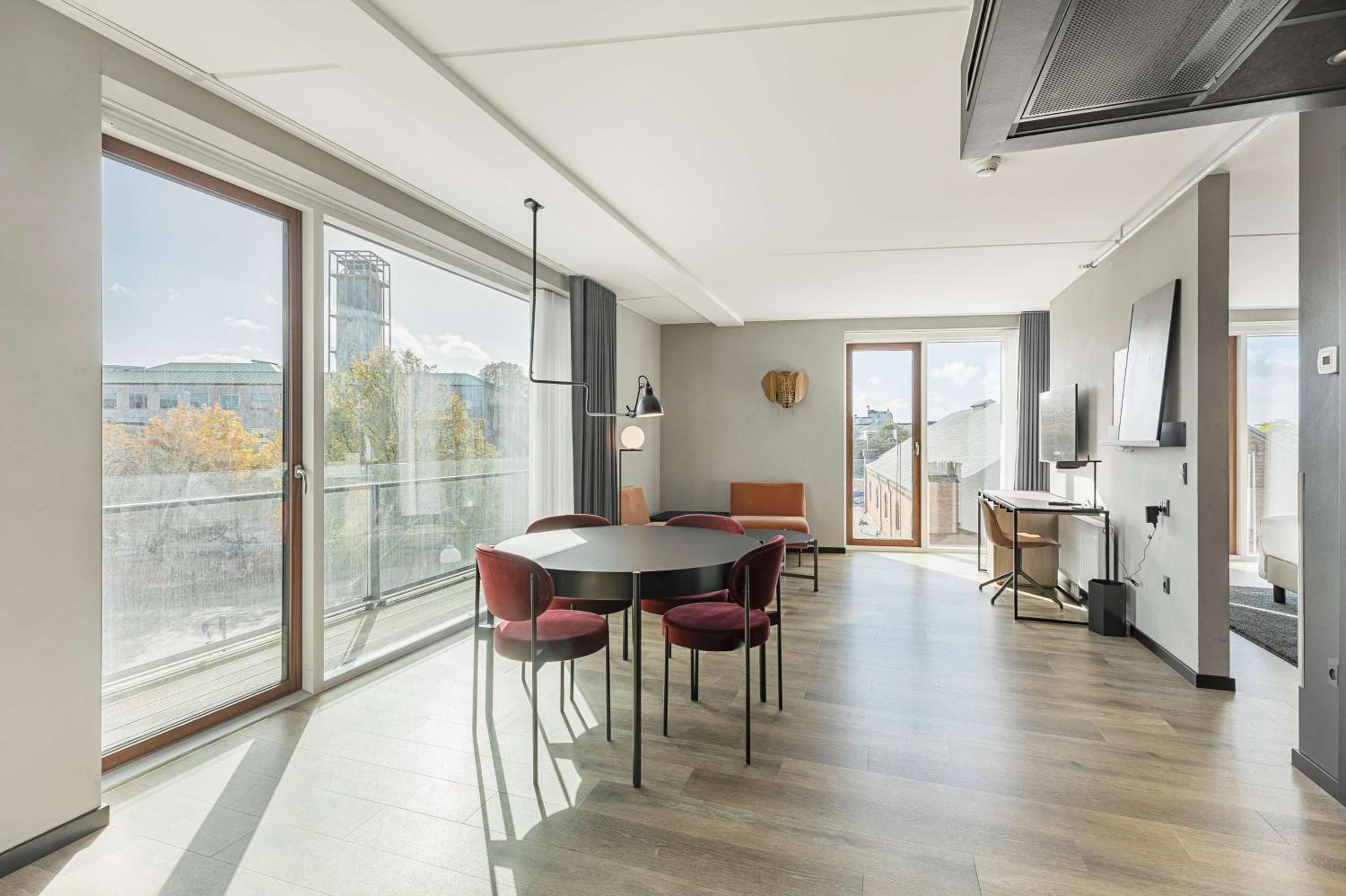 Suite with Terrace thumbnail 5