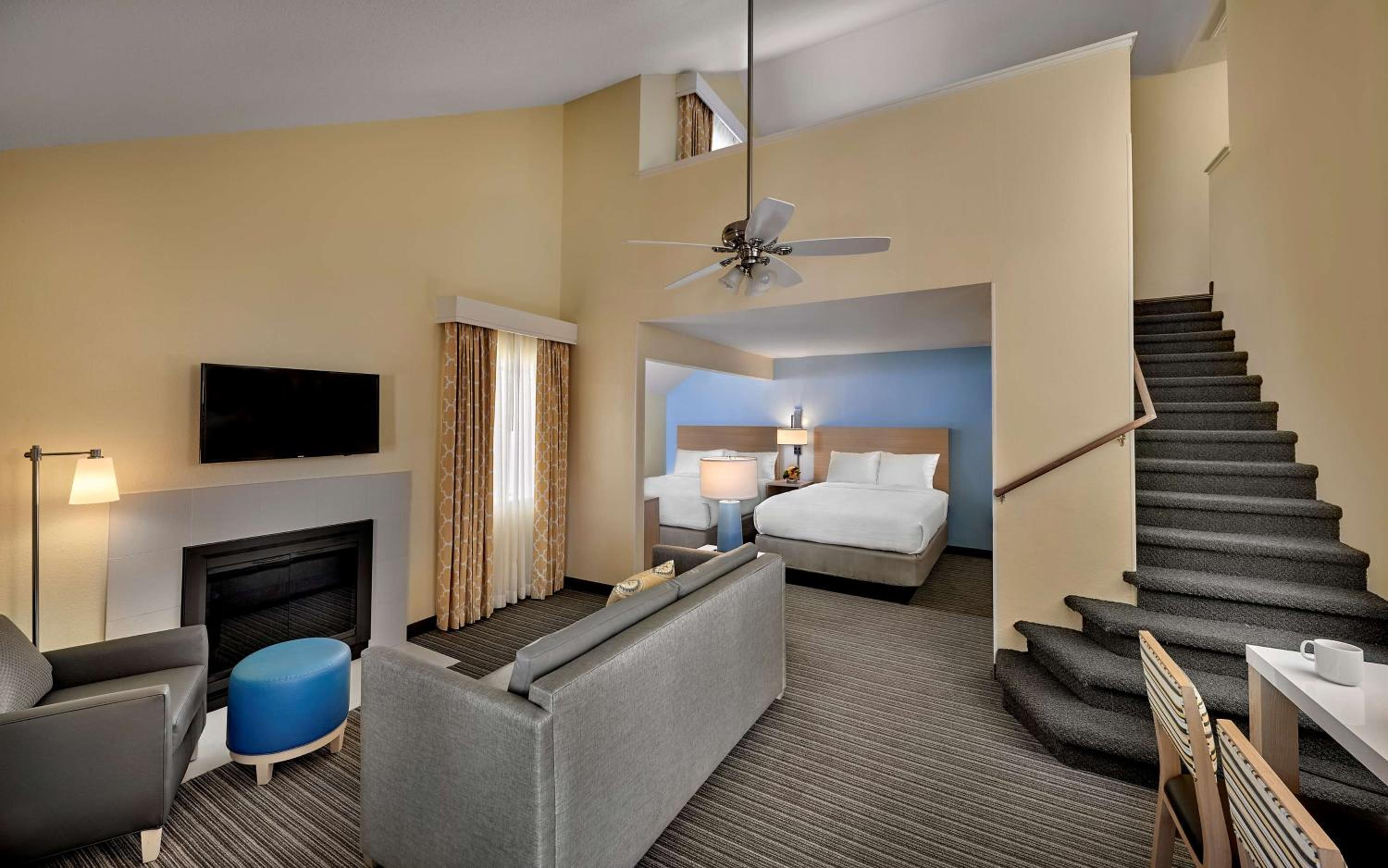 Two-Bedroom Suite - Photo 3