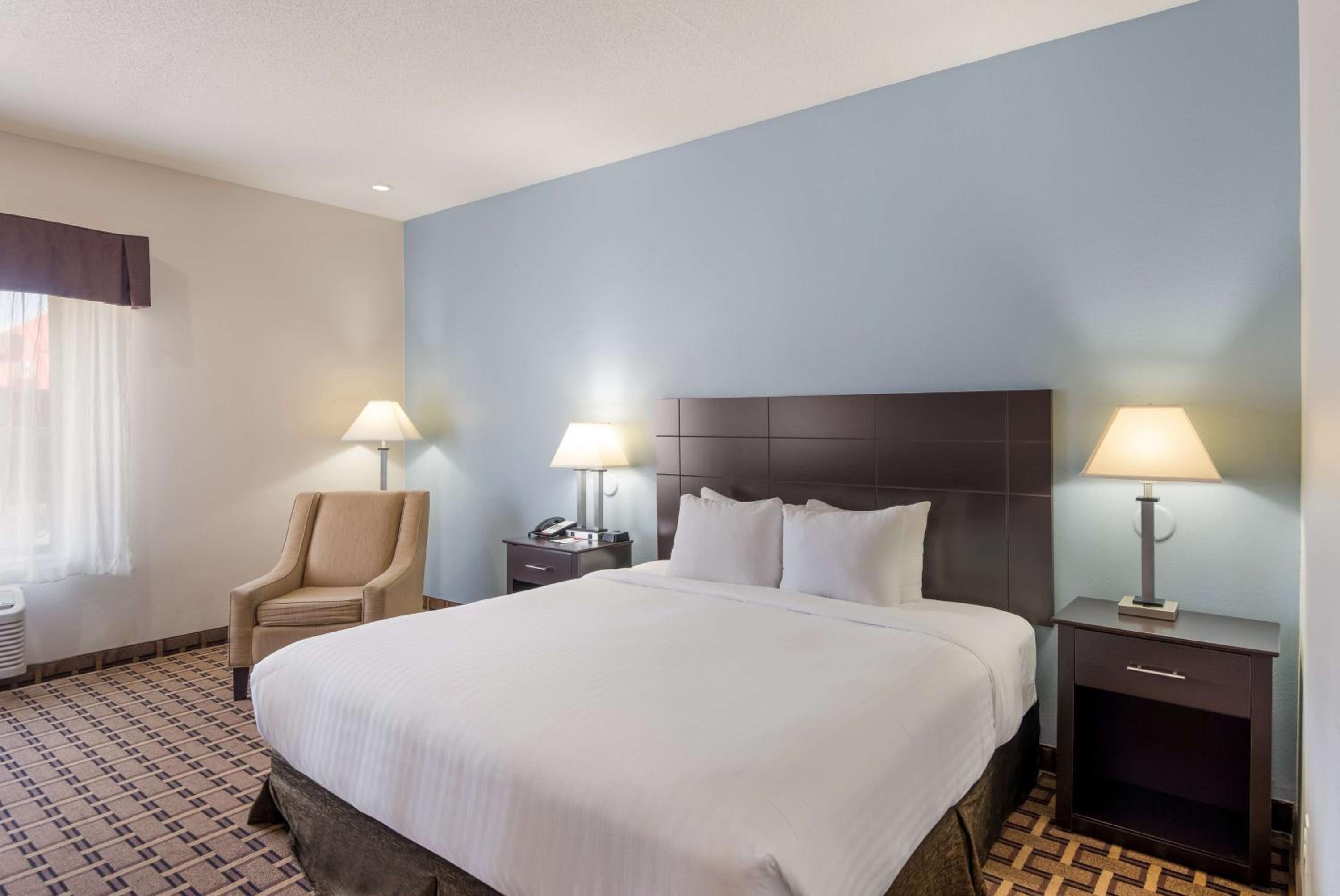 King Room - Non-Smoking - Photo 1