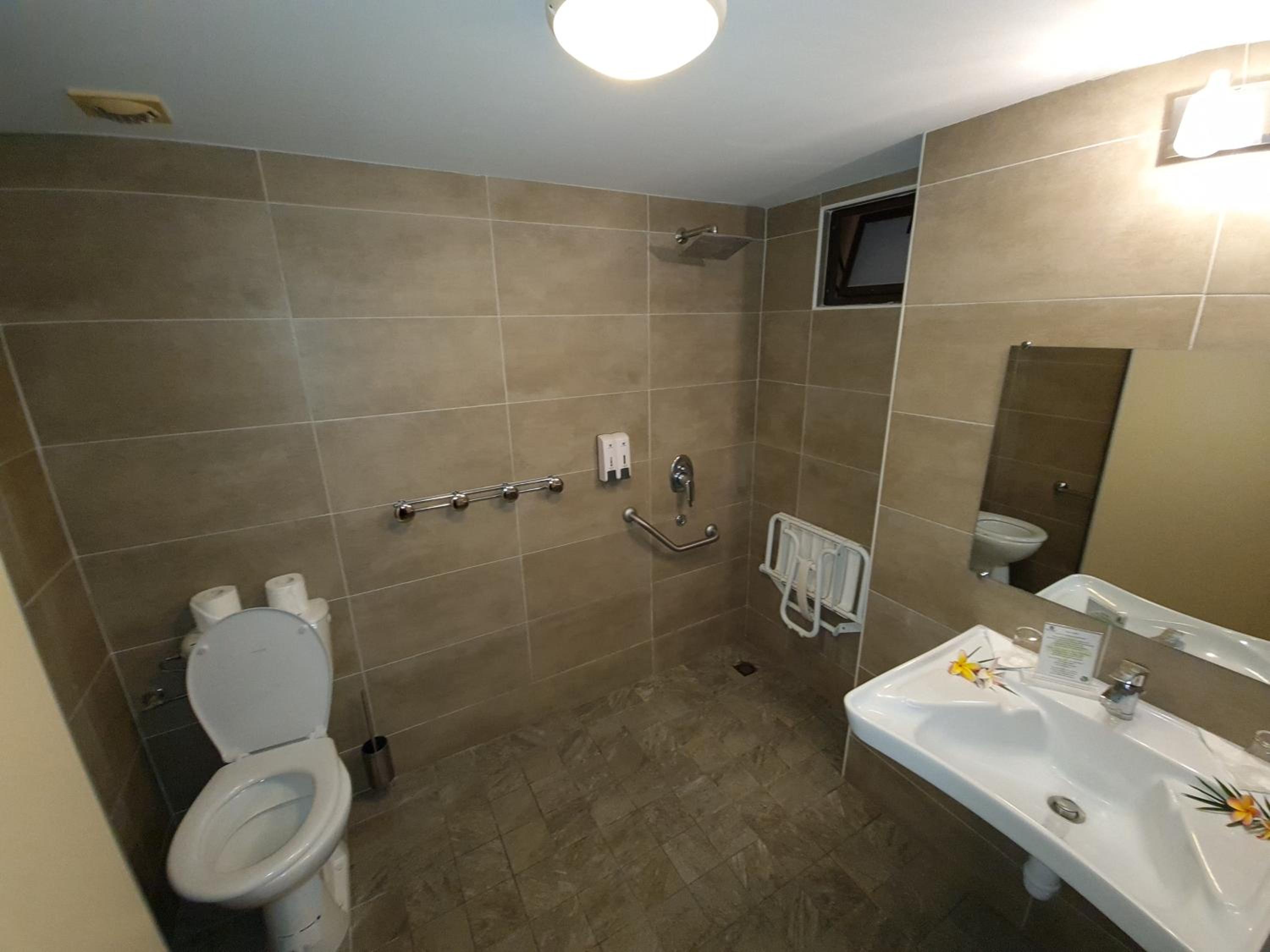 Double Room - Disability Access photo 3