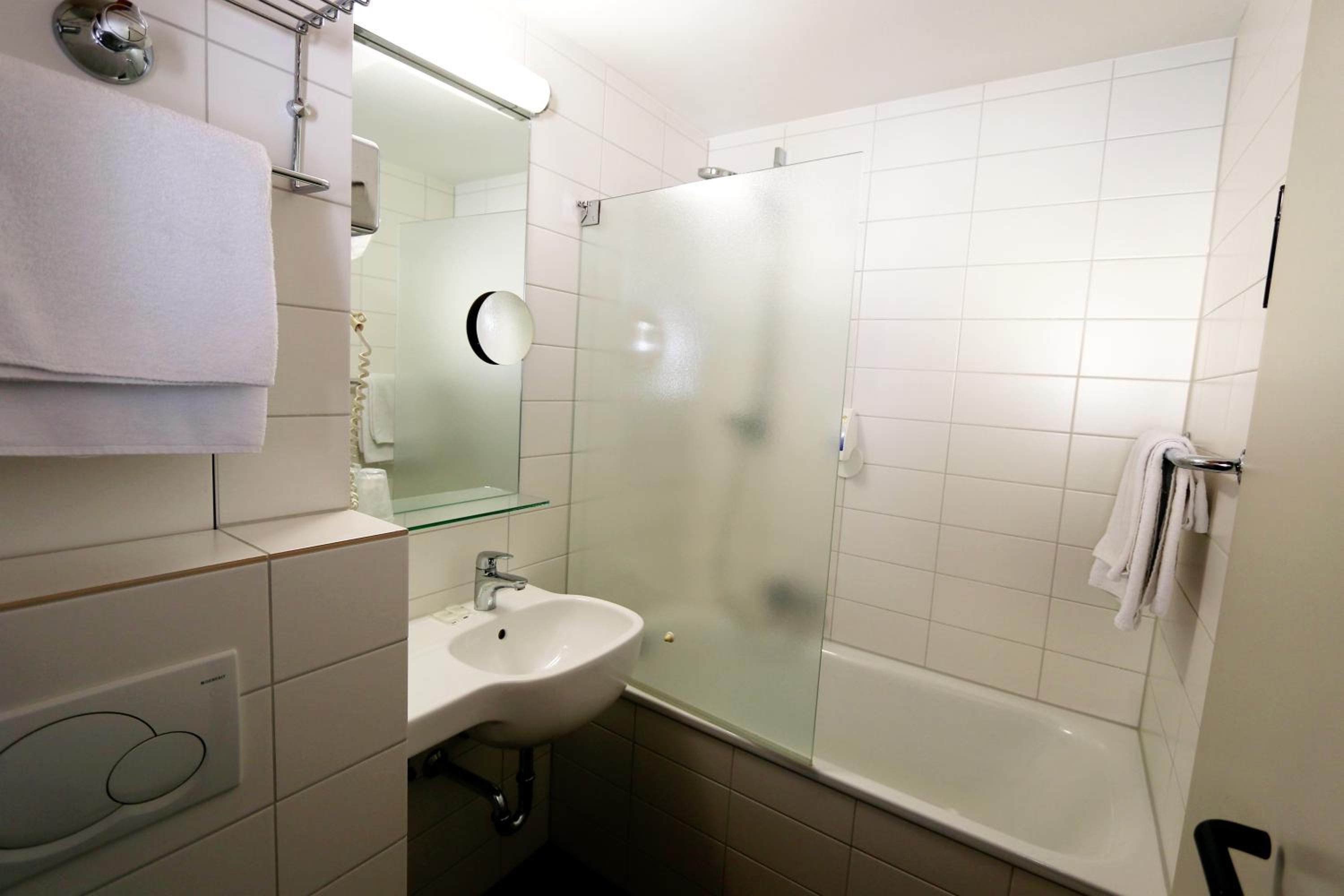 Standard Double Room - Photo 3