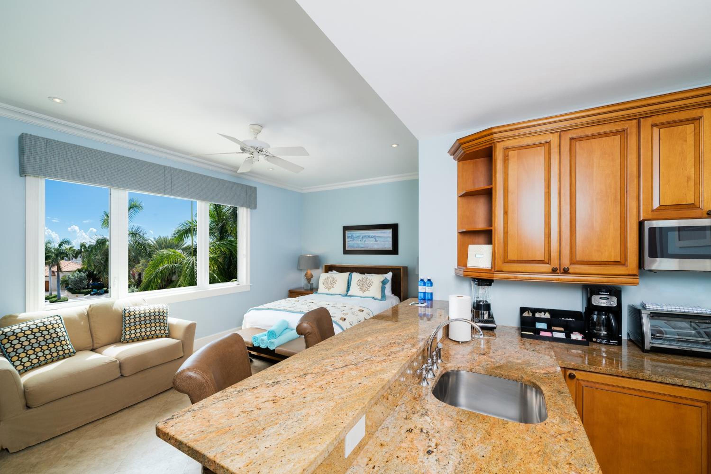 Studio Suite Pool View - Photo 2