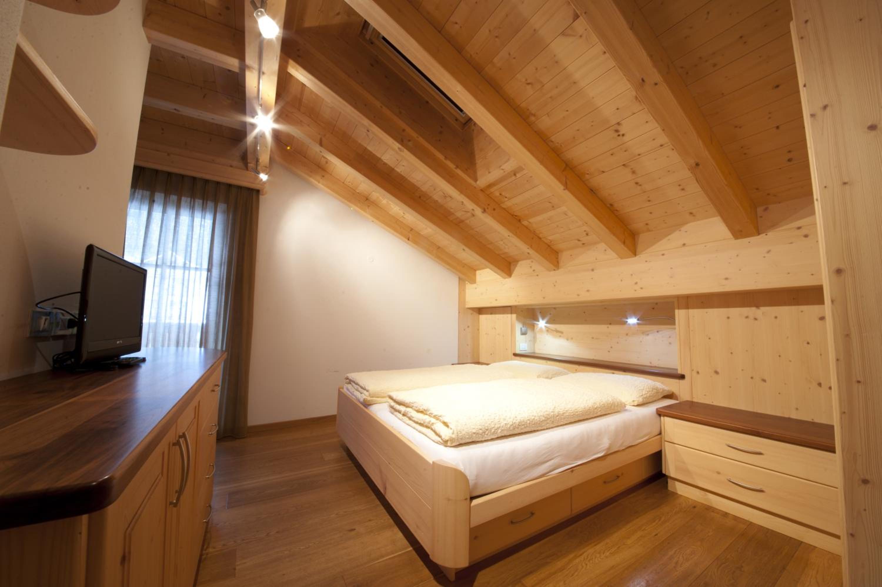 Two-Bedroom Apartment (4 Adults) with Mountain View photo 1