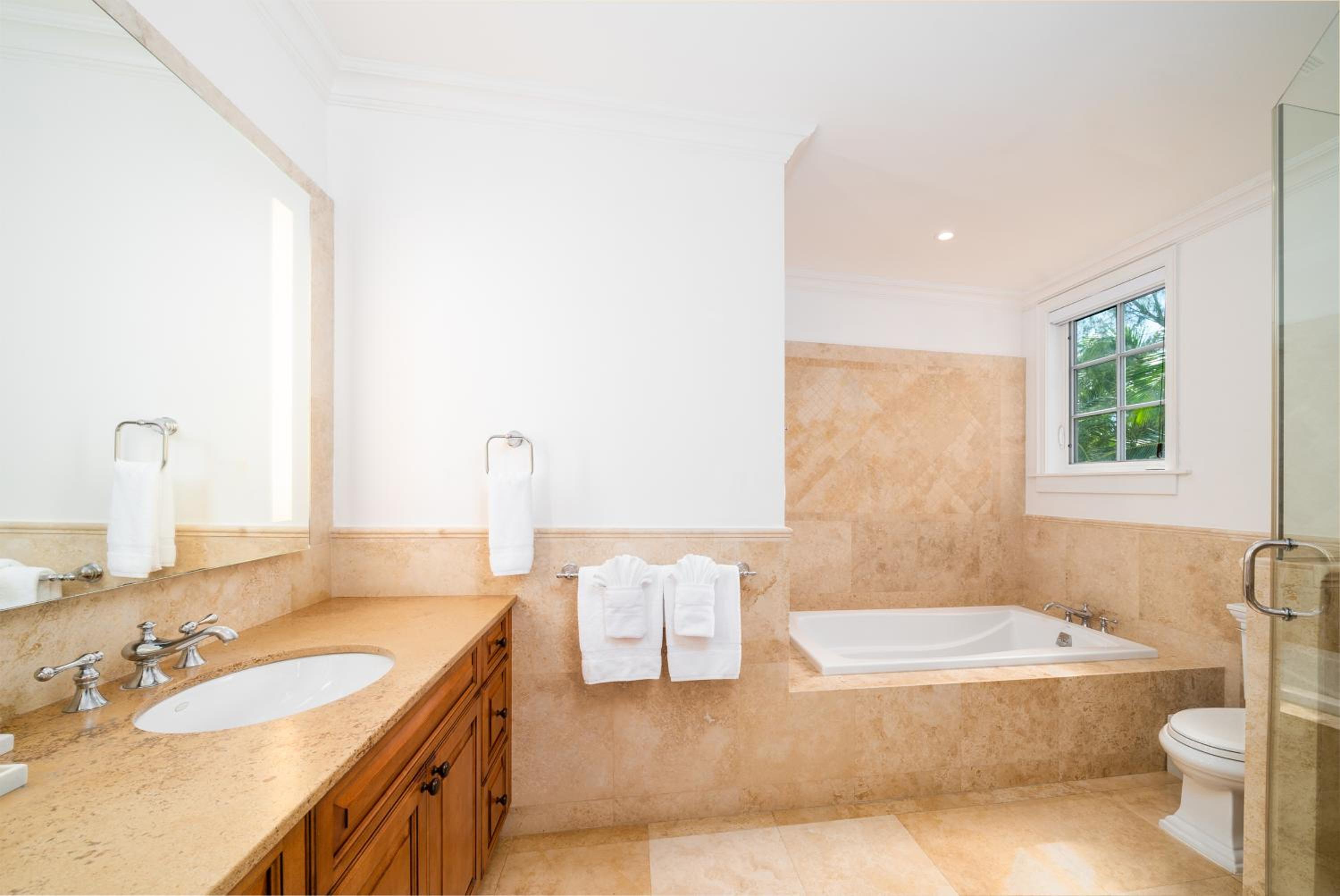 3 Bedroom Suite Ocean Front  - Photo 2