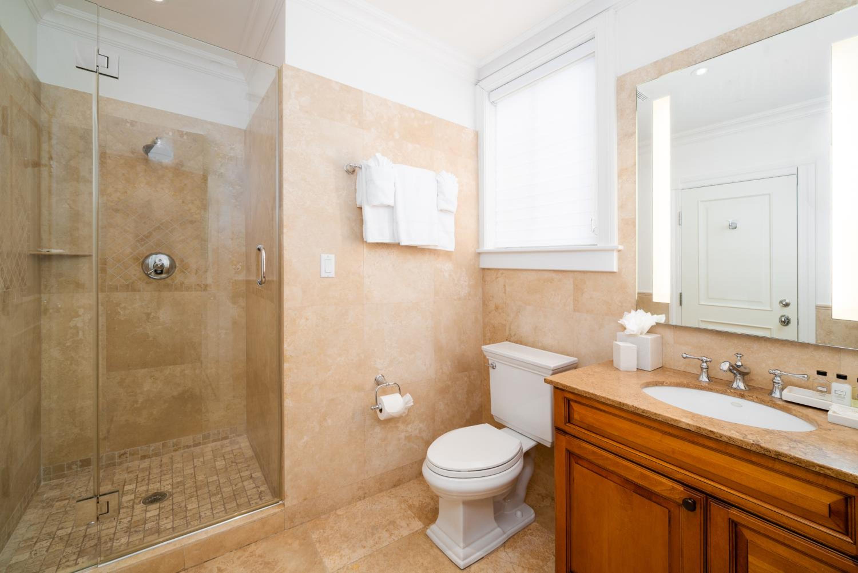 3 Bedroom Suite Ocean Front  - Photo 6