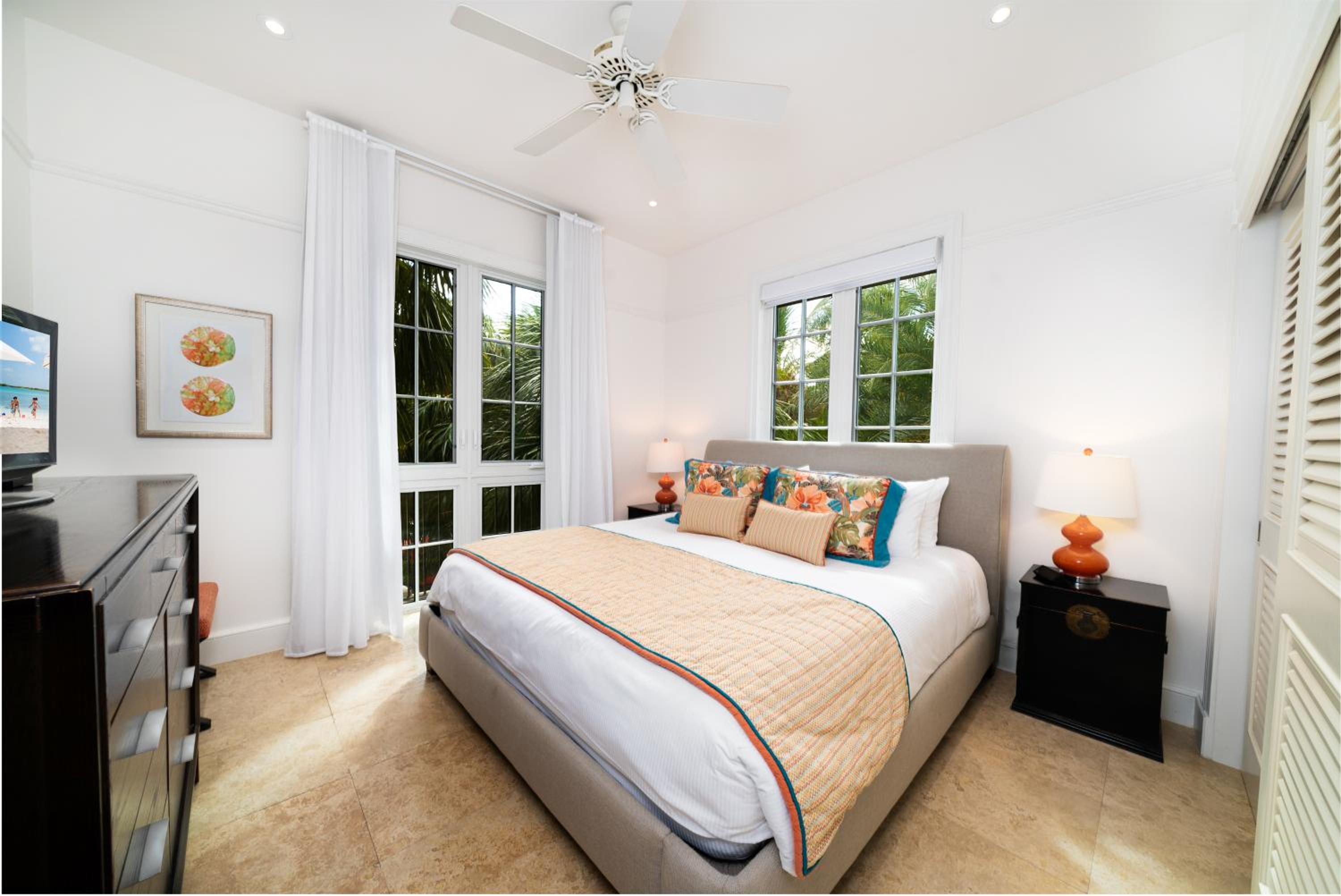 3 Bedroom Suite Ocean Front  - Photo 4