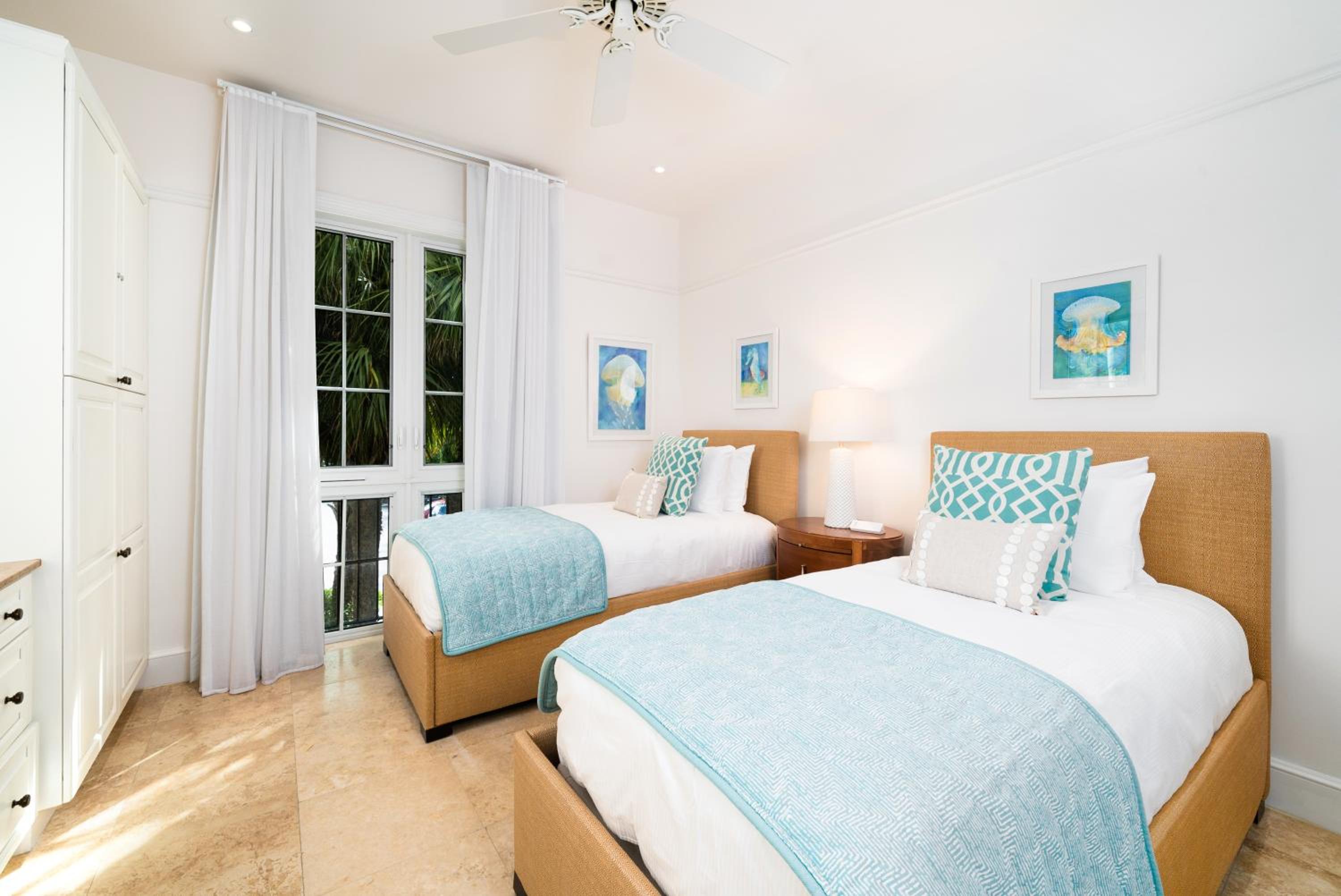 3 Bedroom Suite Ocean Front  - Photo 5