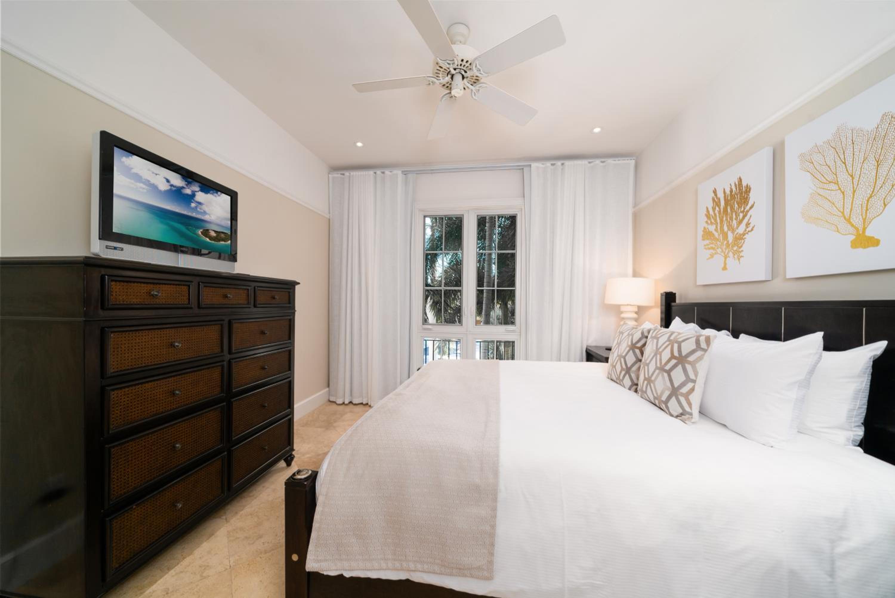 2 Bedroom Suite  Ocean Front  - Photo 5