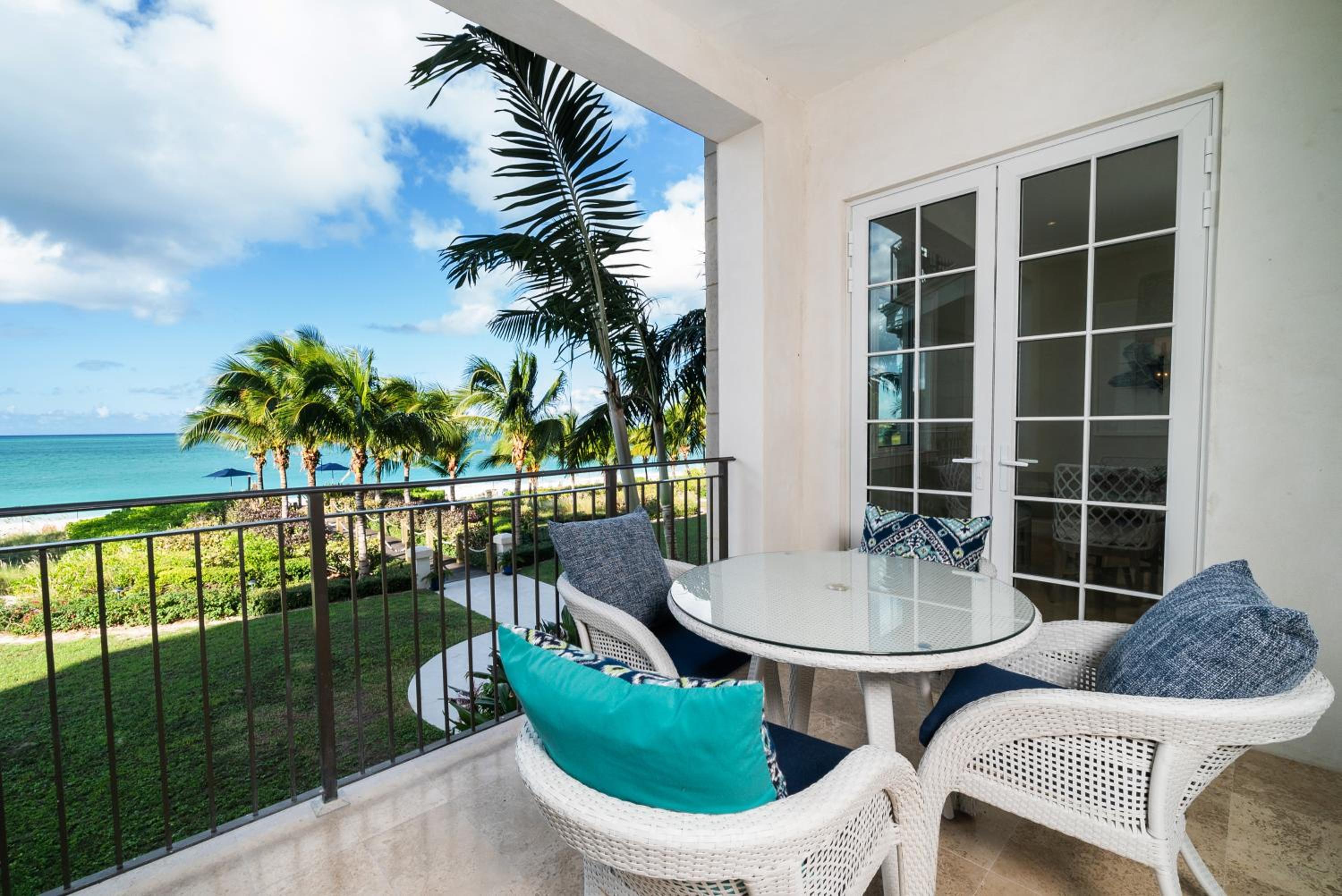 2 Bedroom Suite  Ocean Front  - Photo 2