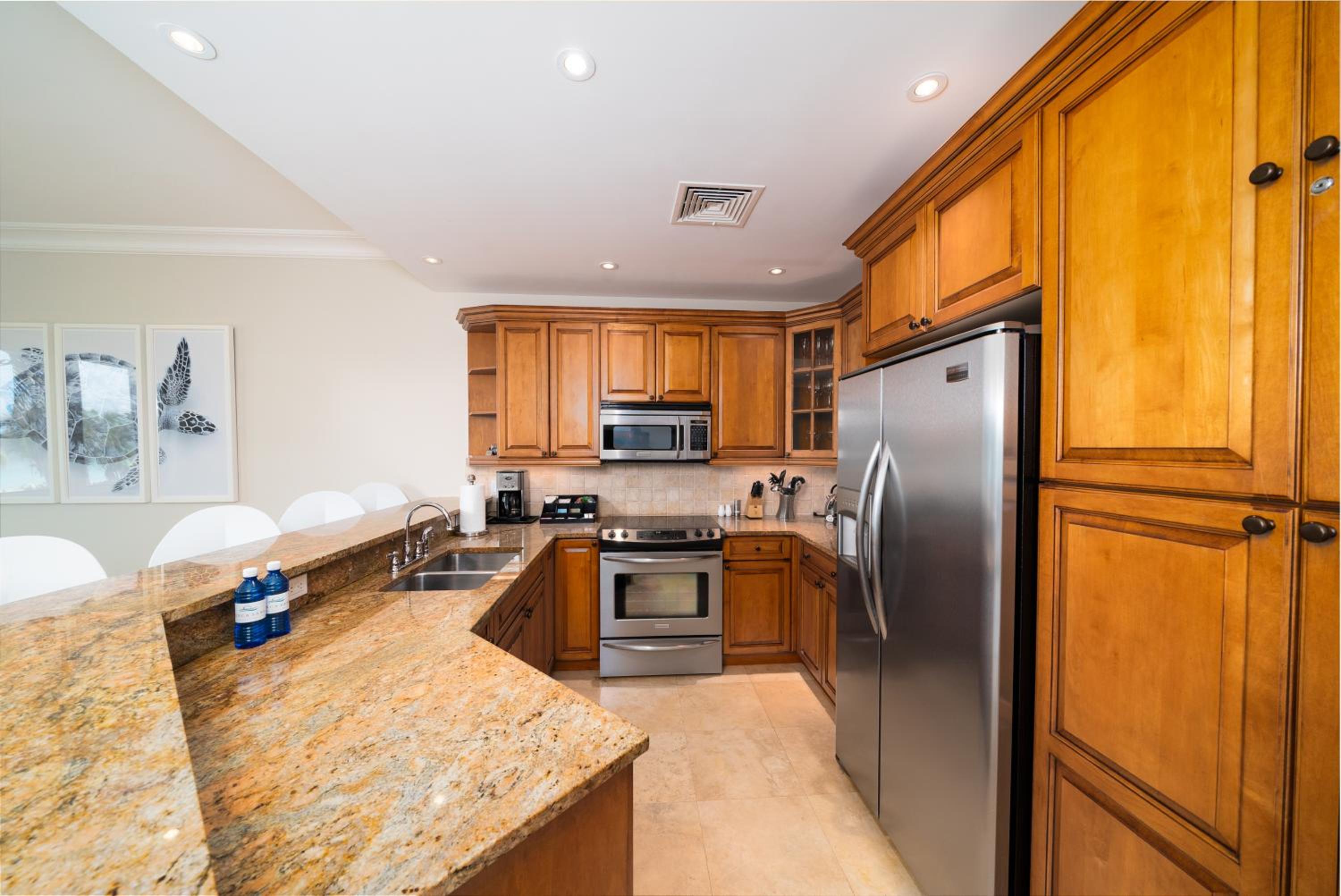 2 Bedroom Suite  Ocean Front  - Photo 4