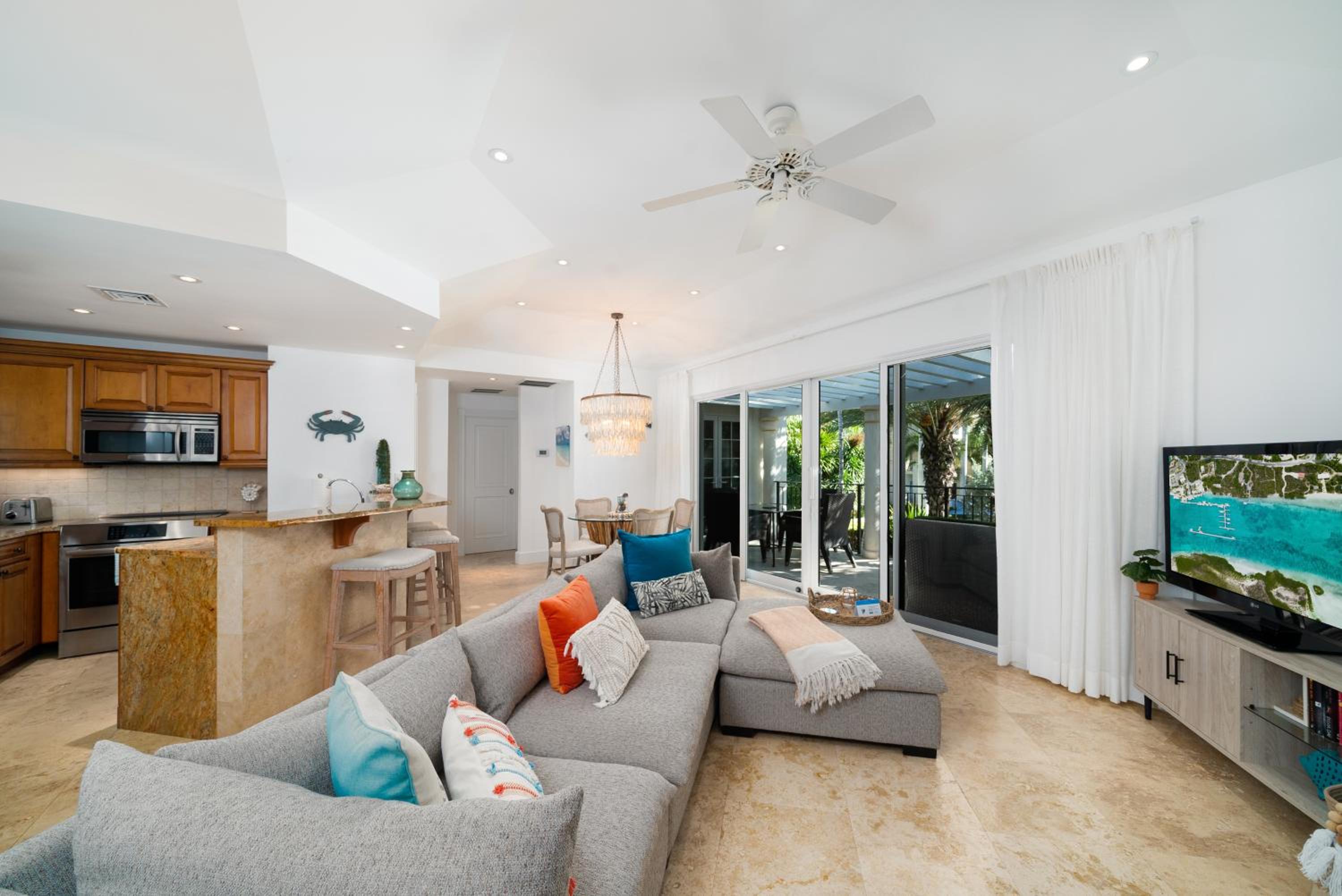 2 Bedroom Suite with Pool View - Photo 4