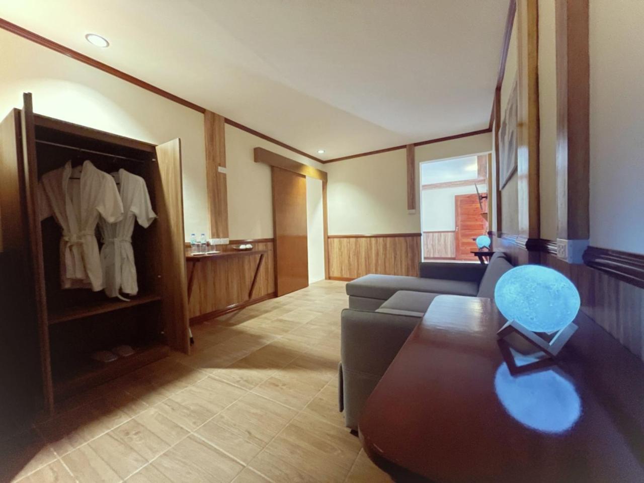 One-Bedroom Suite photo 2