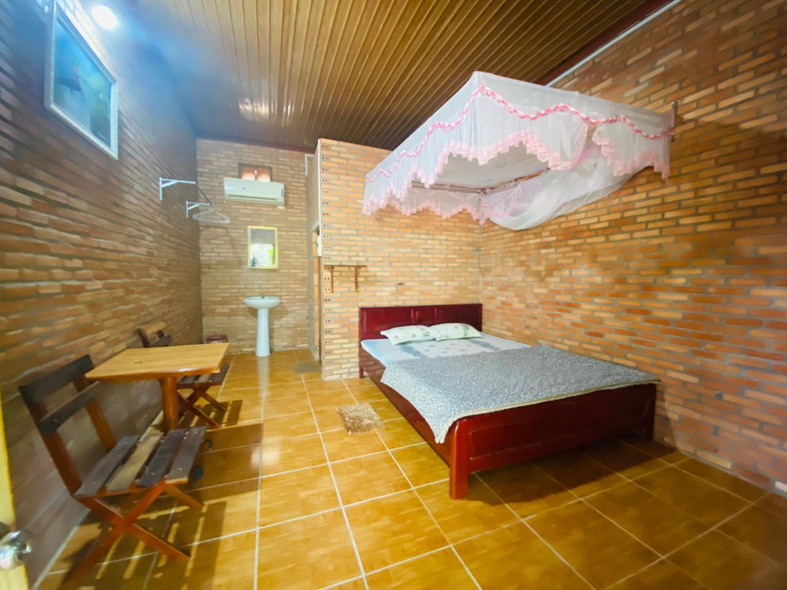 Double Room - Photo 9