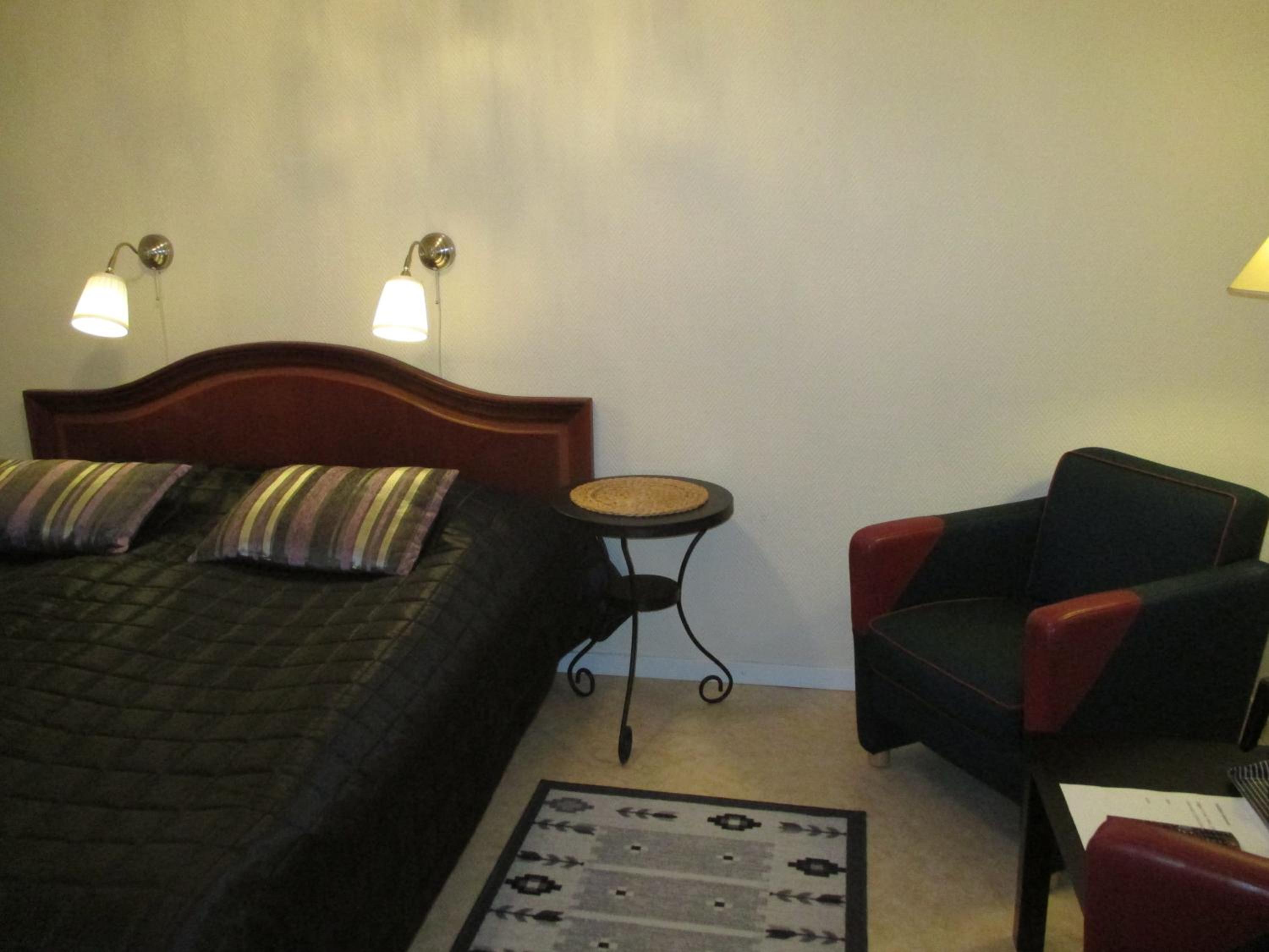 Standard Twin Room - Photo 4