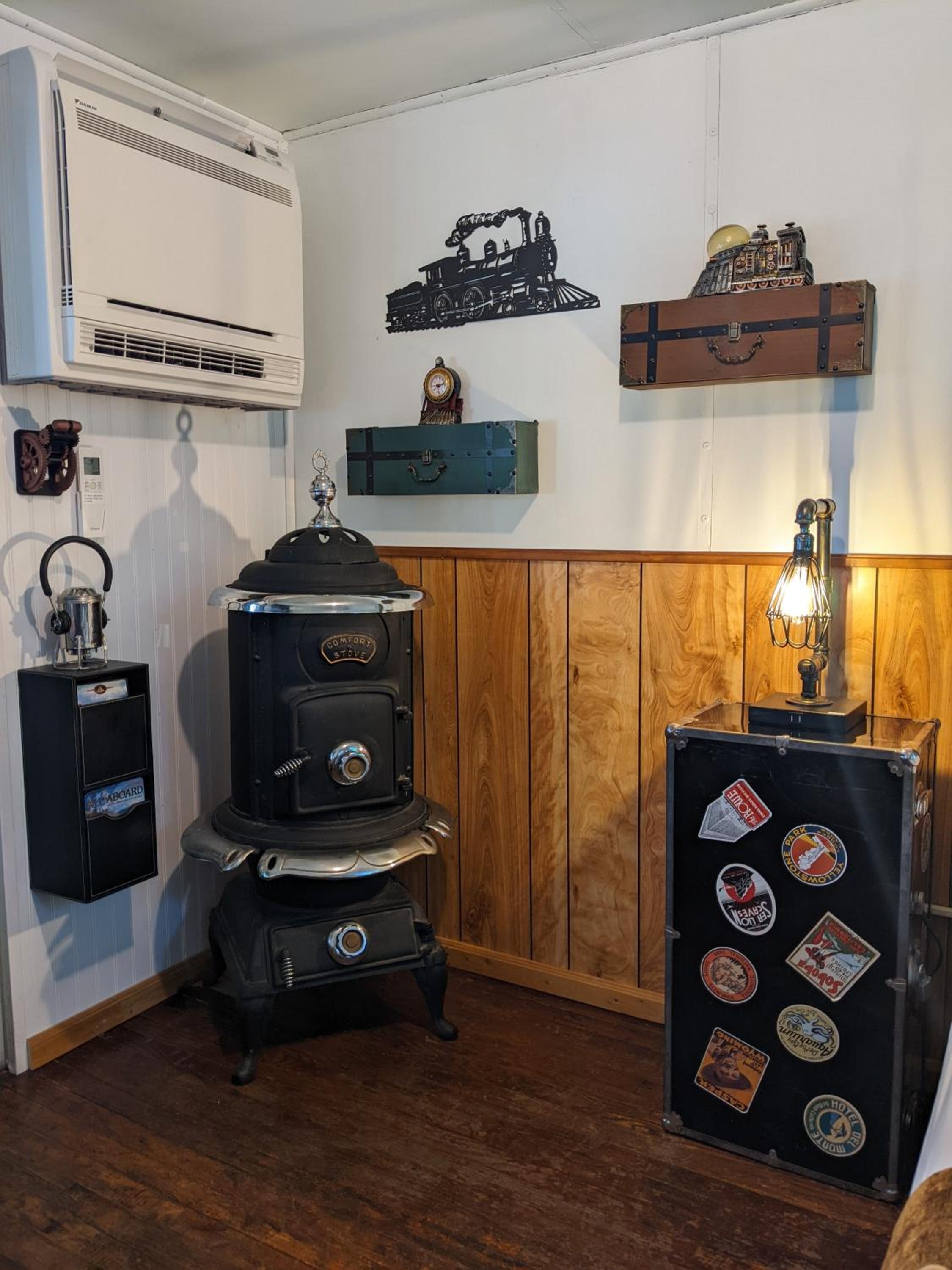 "Steampunk Train" - Queen Studio Private Caboose photo 2