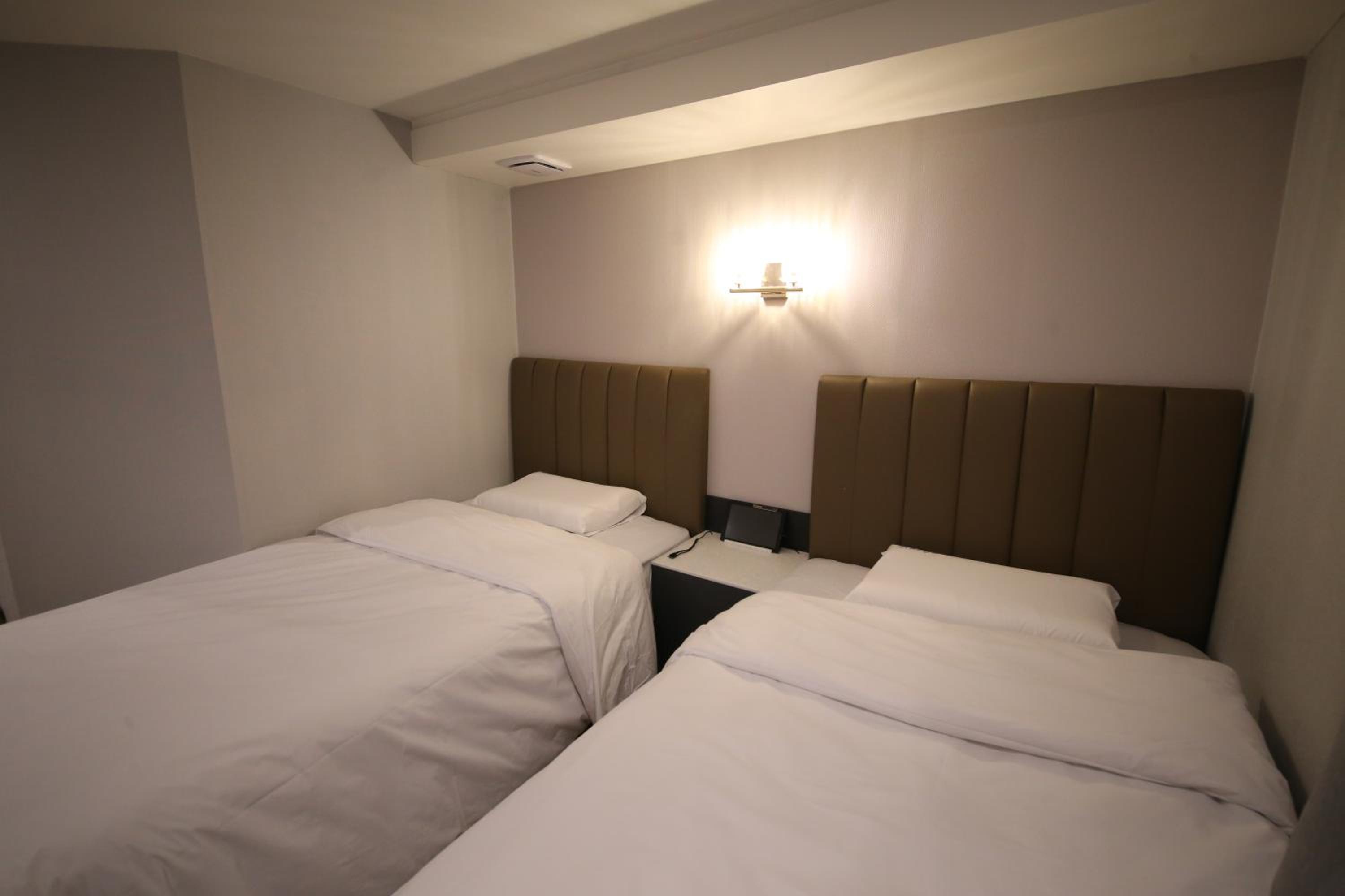 Twin Room - Photo 1
