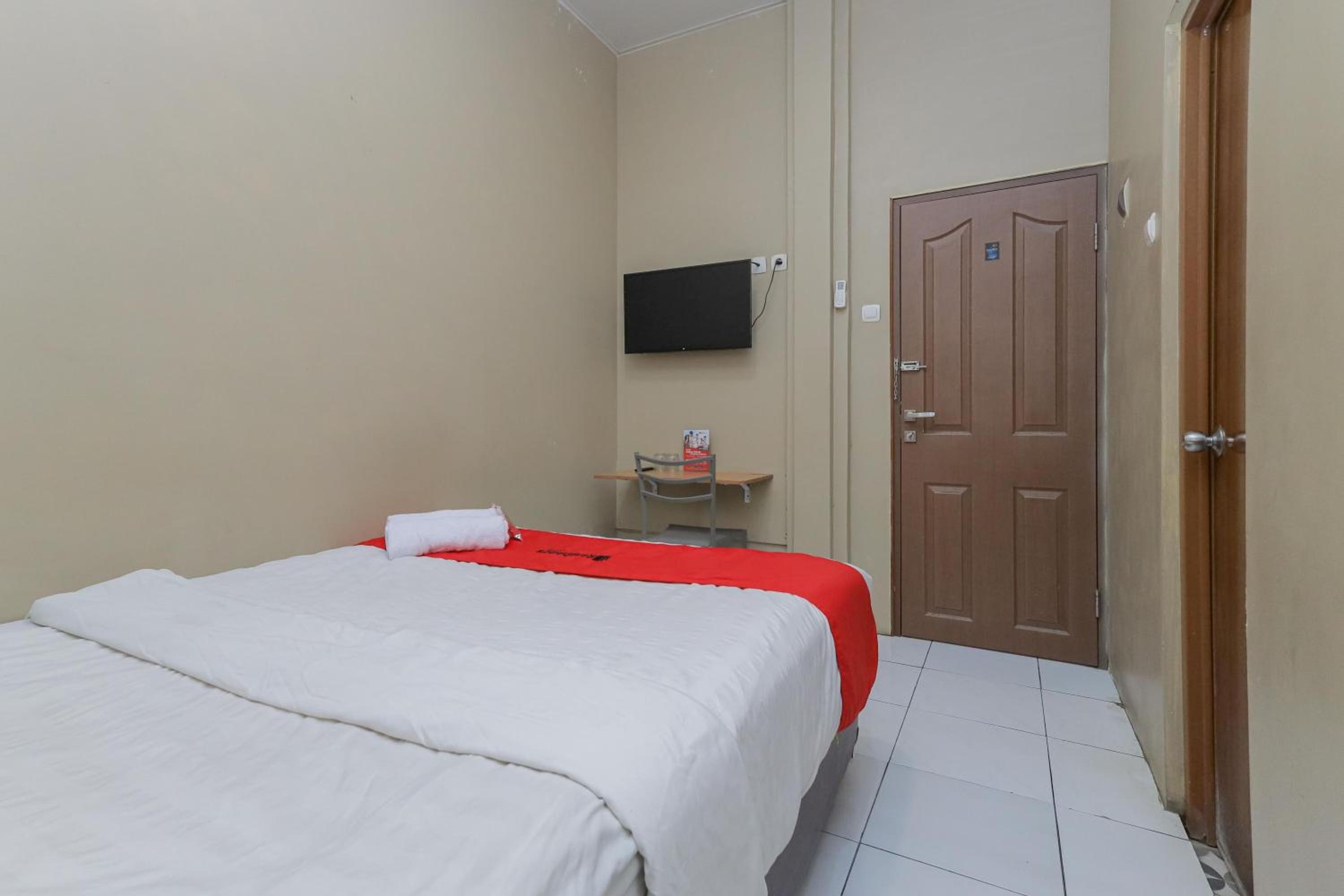 Standard Double Room - Photo 11