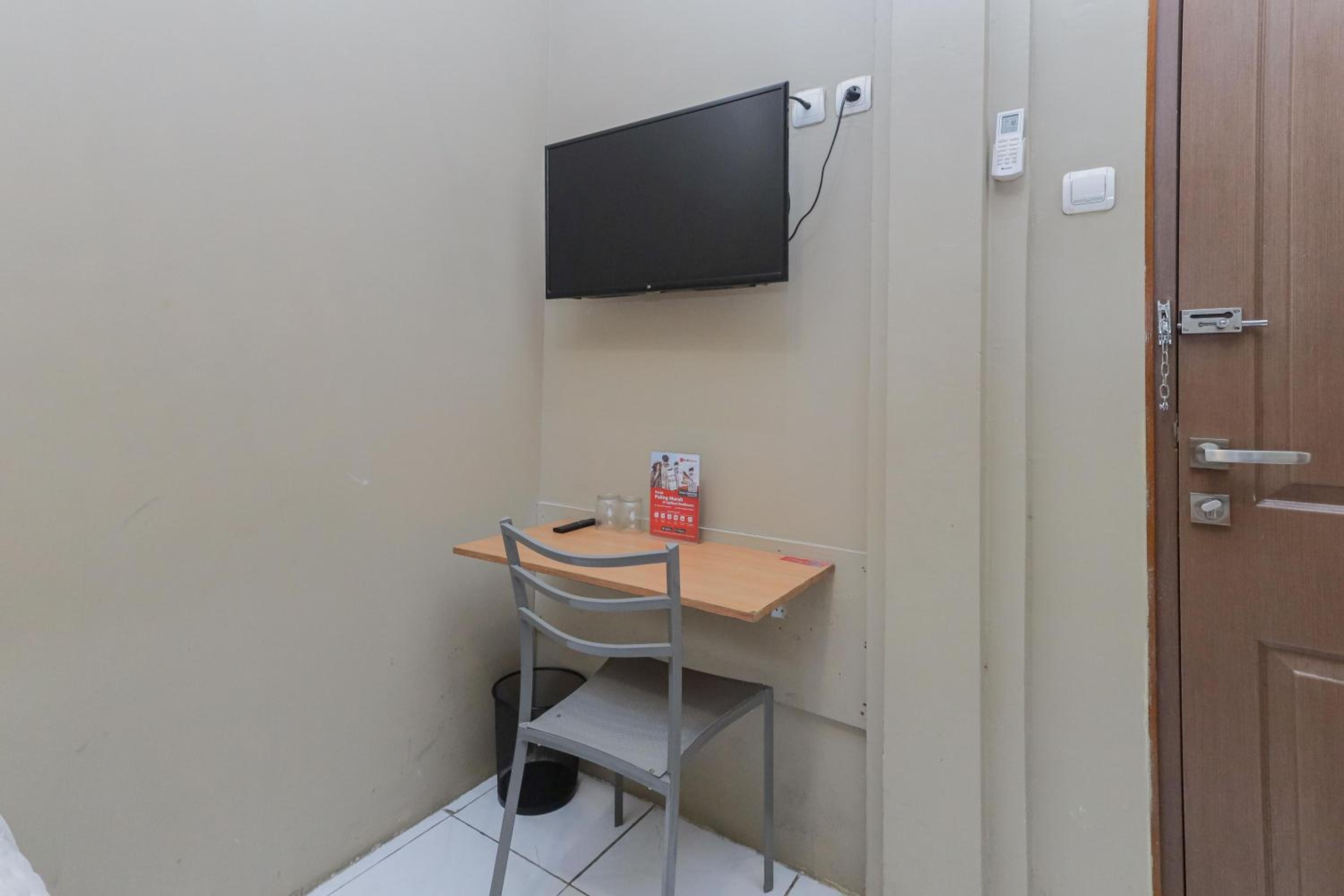 Standard Double Room - Photo 8