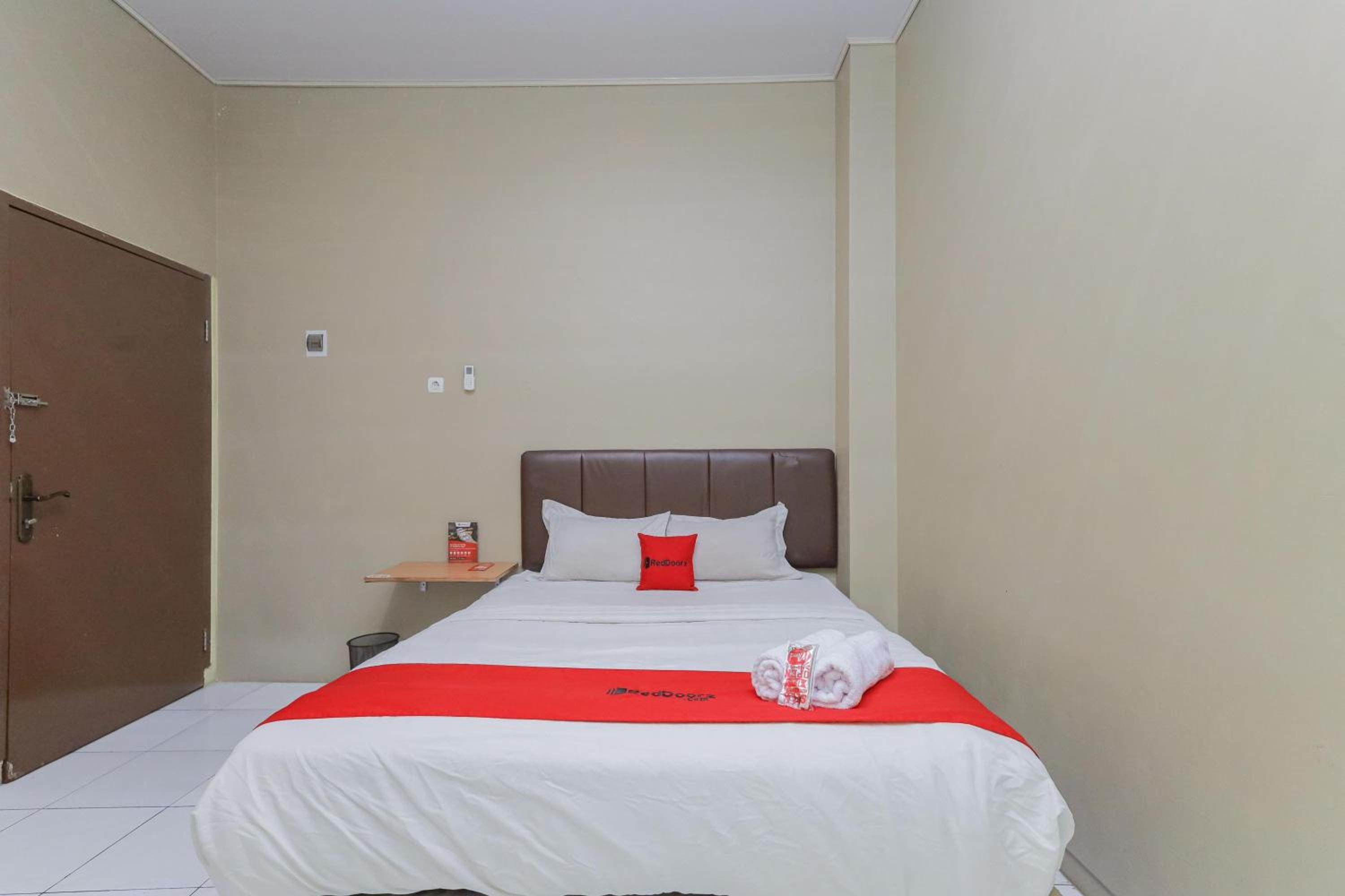 Deluxe Room - Photo 8