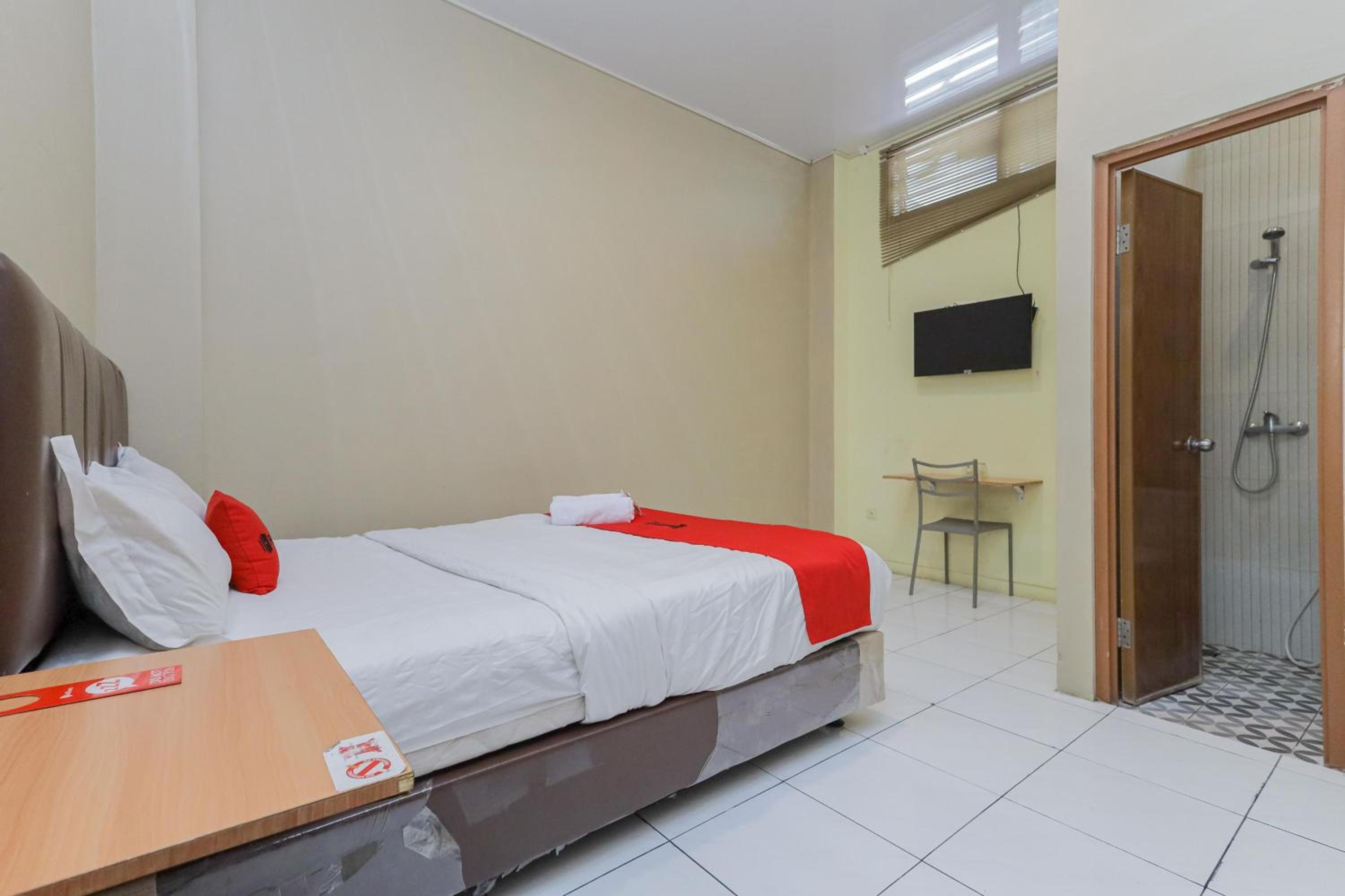 Deluxe Room - Photo 6