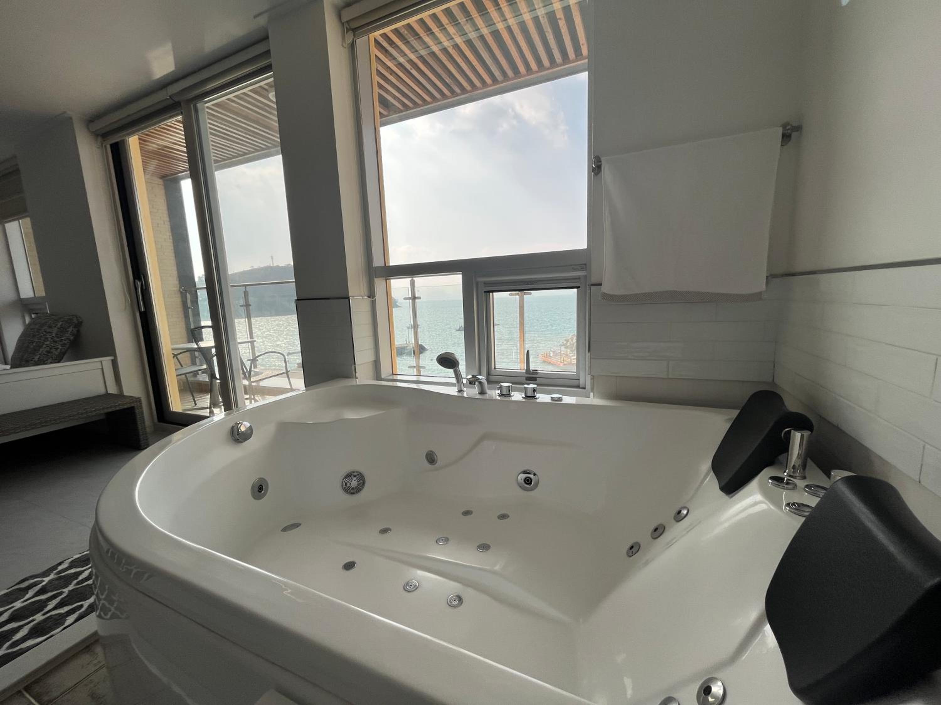 Studio with Terrace and Ocean View - Photo 13