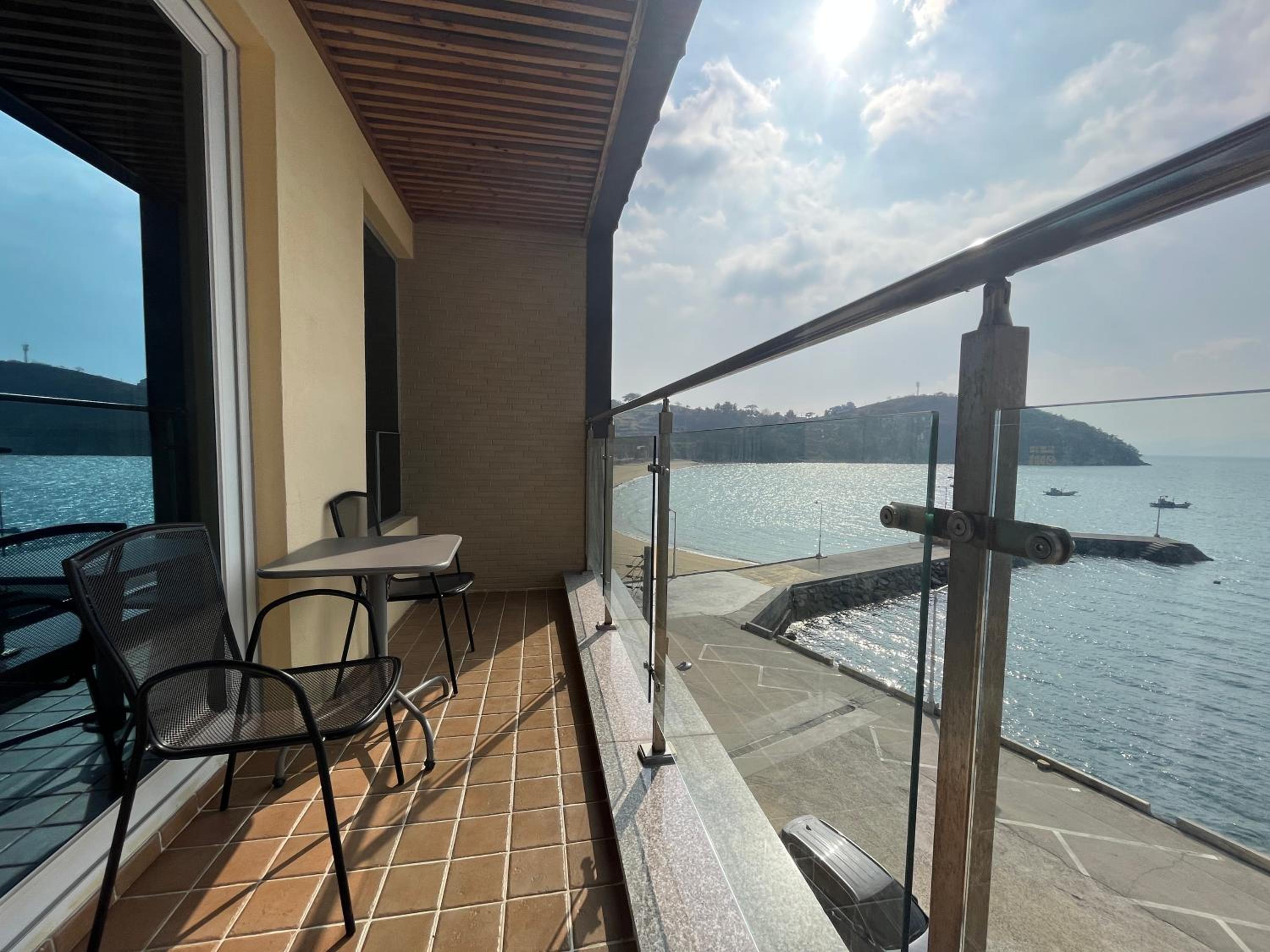 Studio with Terrace and Ocean View - Photo 2