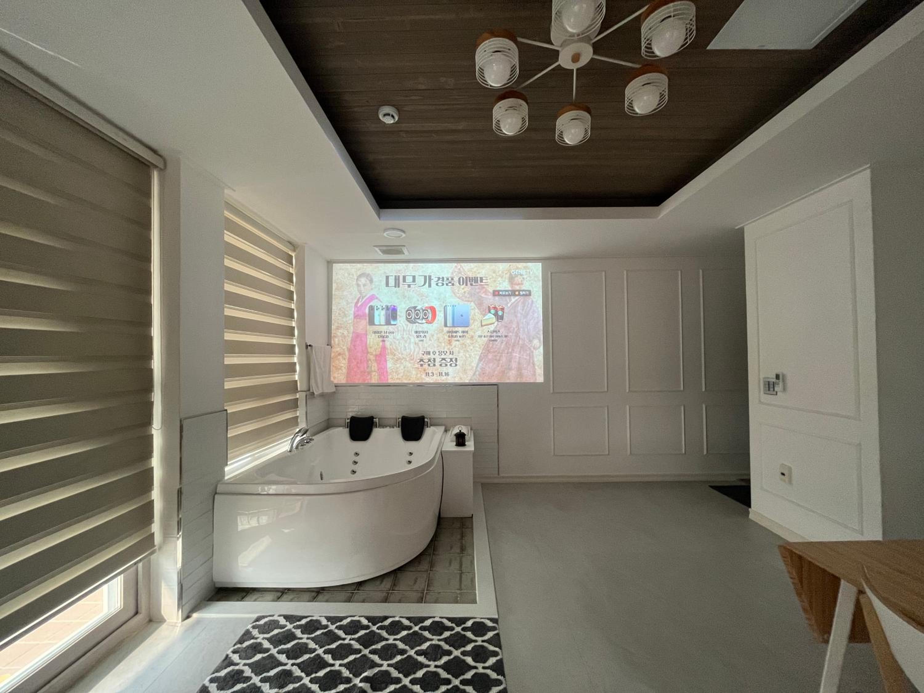 Studio with Ocean View - Photo 9