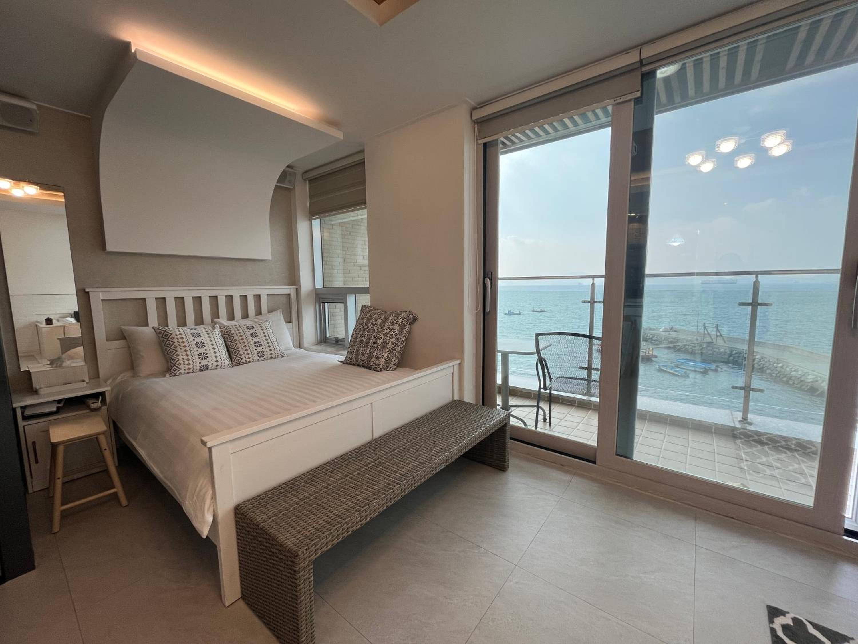 Studio with Terrace and Ocean View - Photo 1