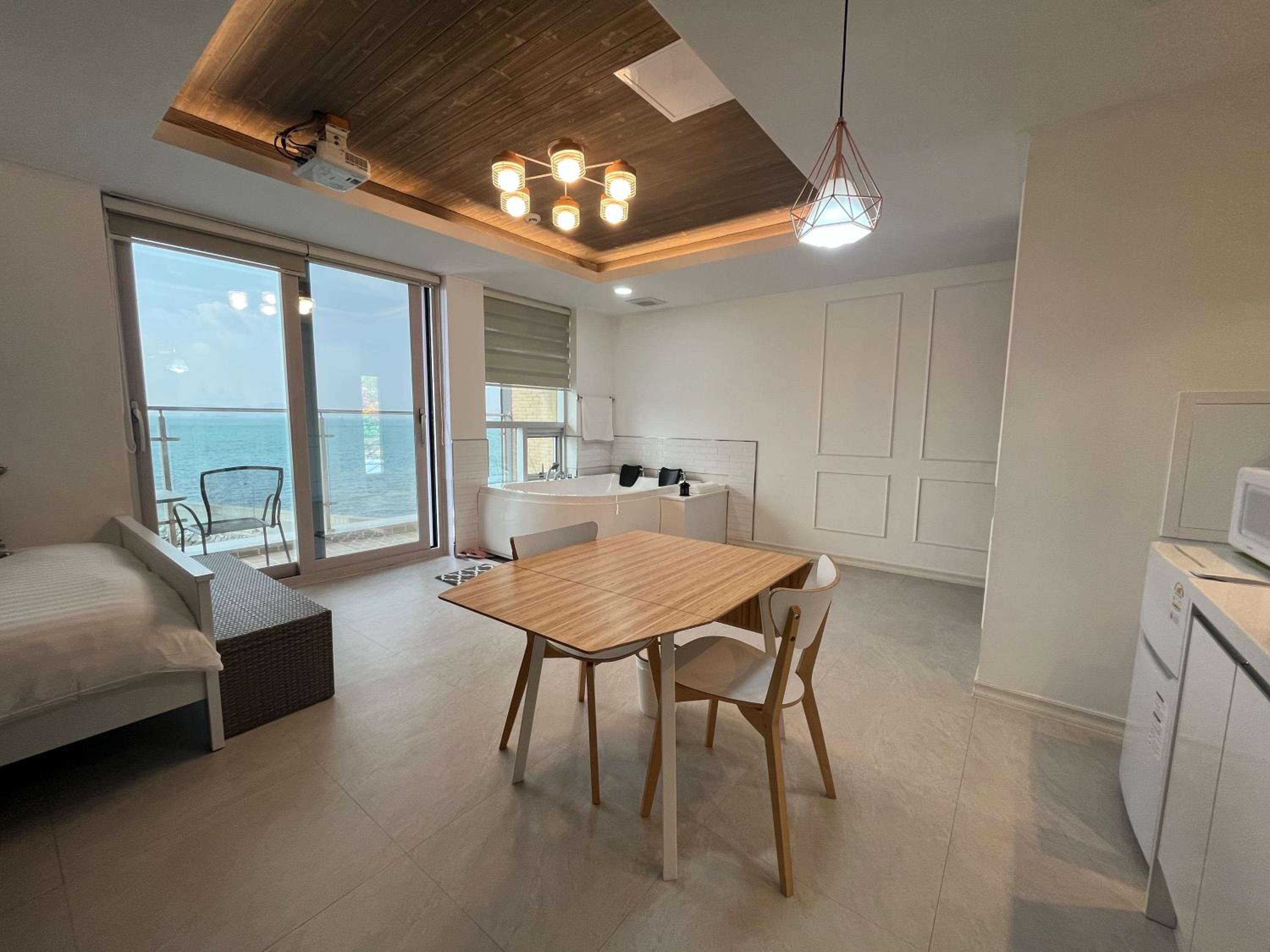 Studio with Terrace and Ocean View - Photo 20