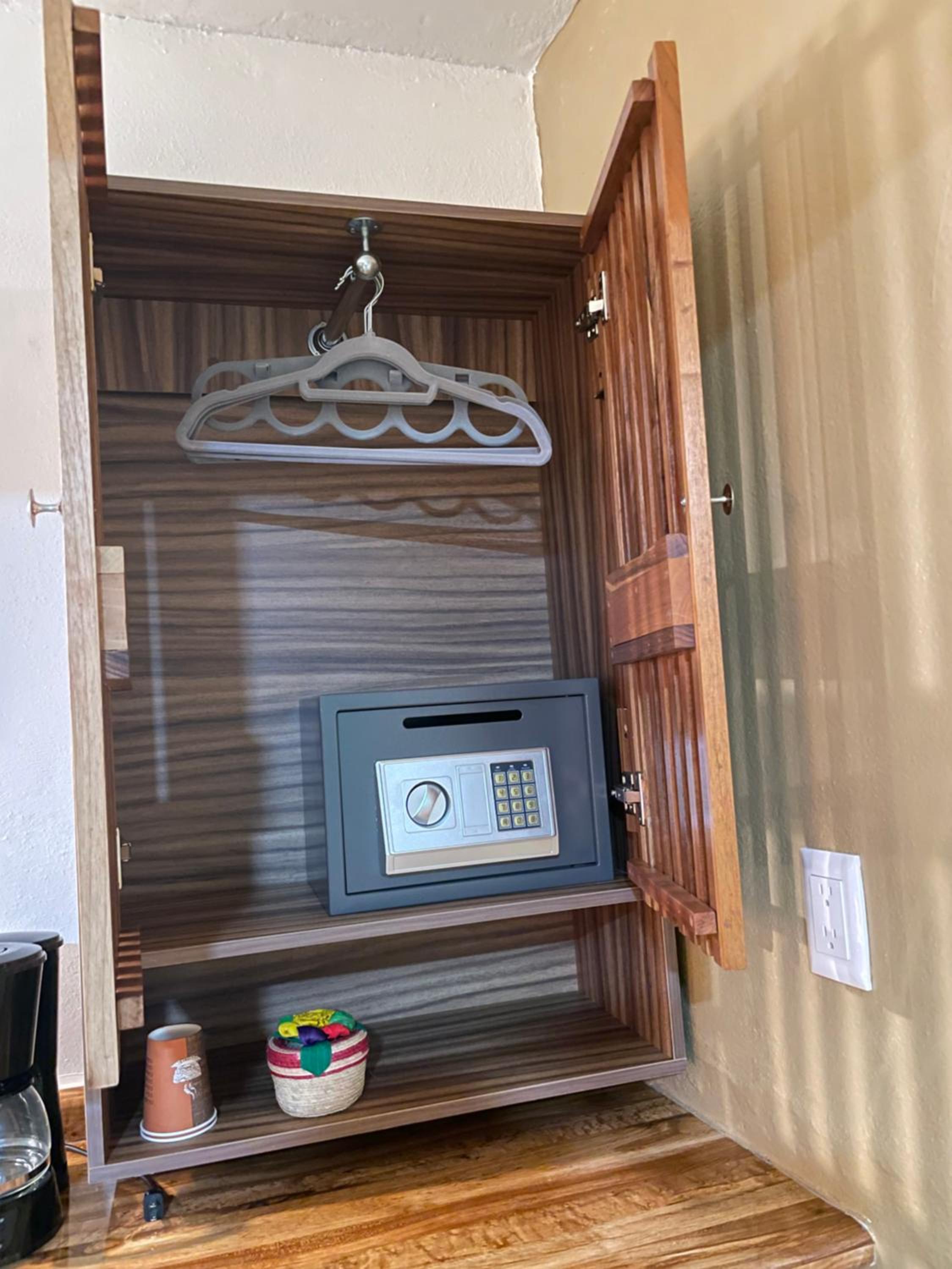 Suite - Photo 16