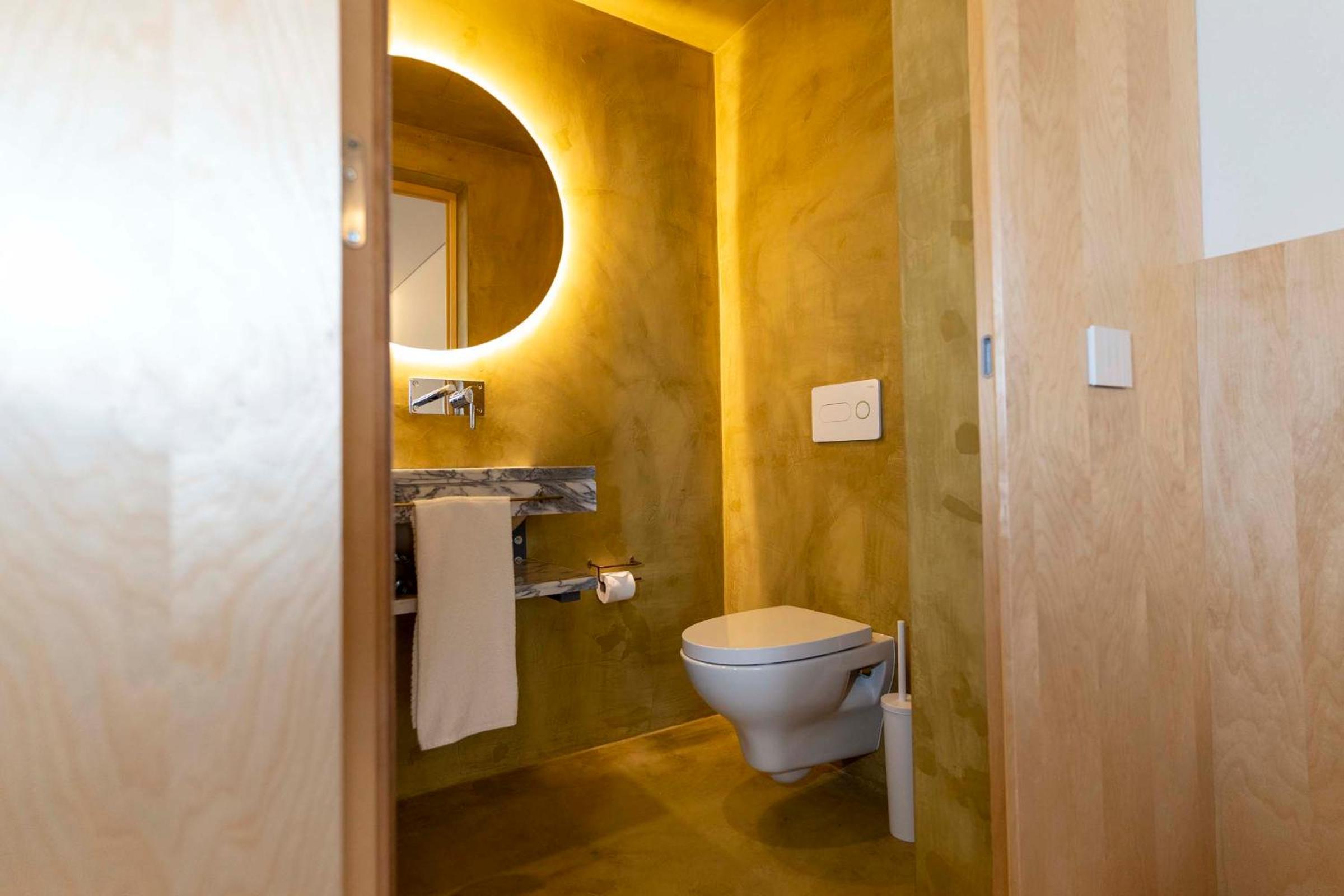 Studio Apartment - Photo 18