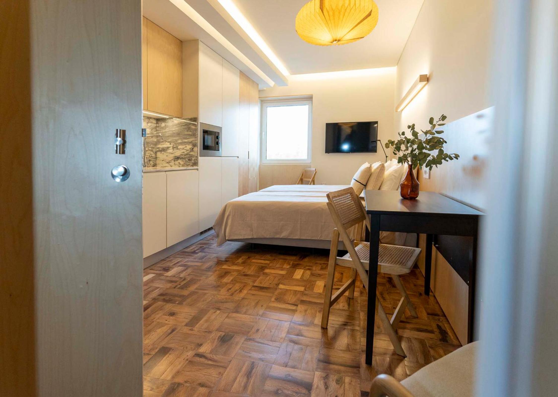 Studio Apartment - Photo 15