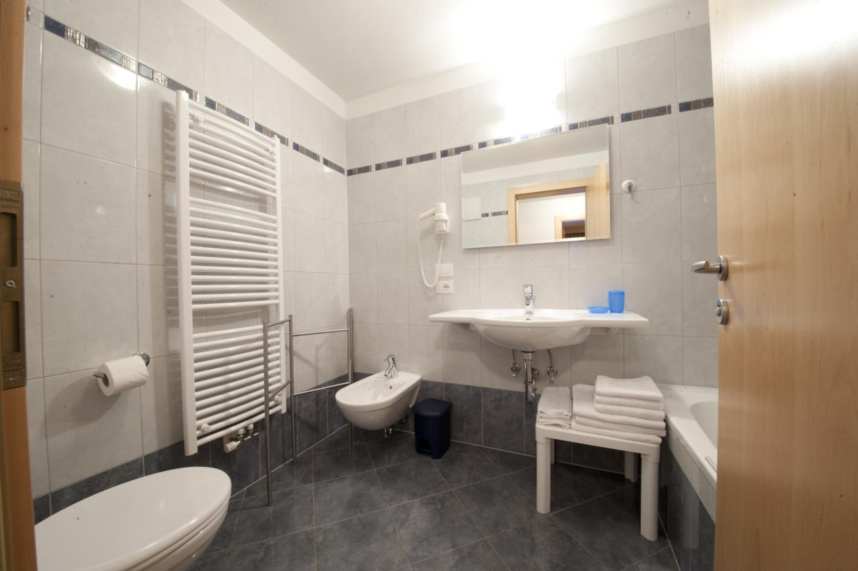 Two-Bedroom Apartment with Balcony photo 3
