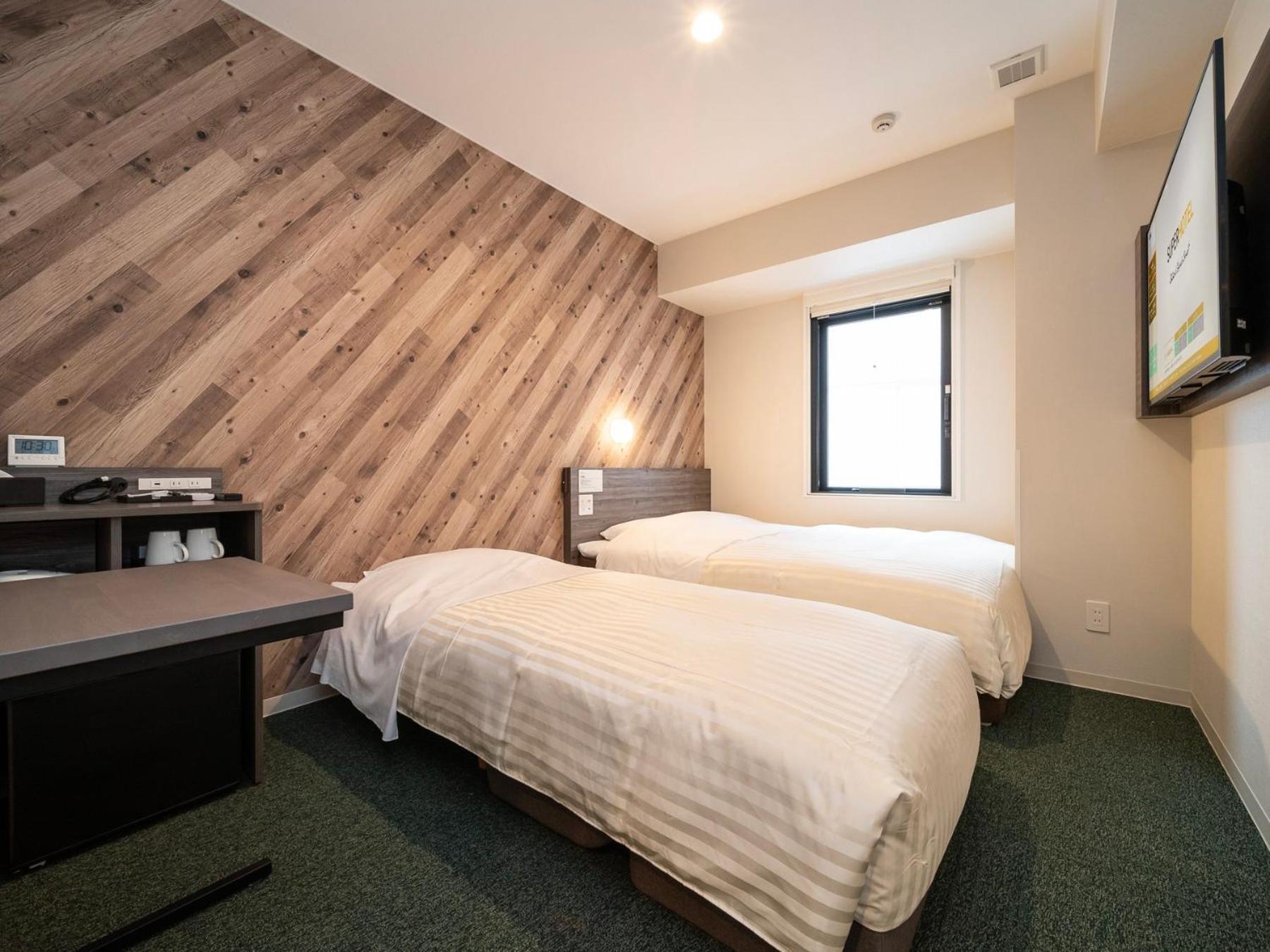 Twin Room - Non-Smoking - Photo 2