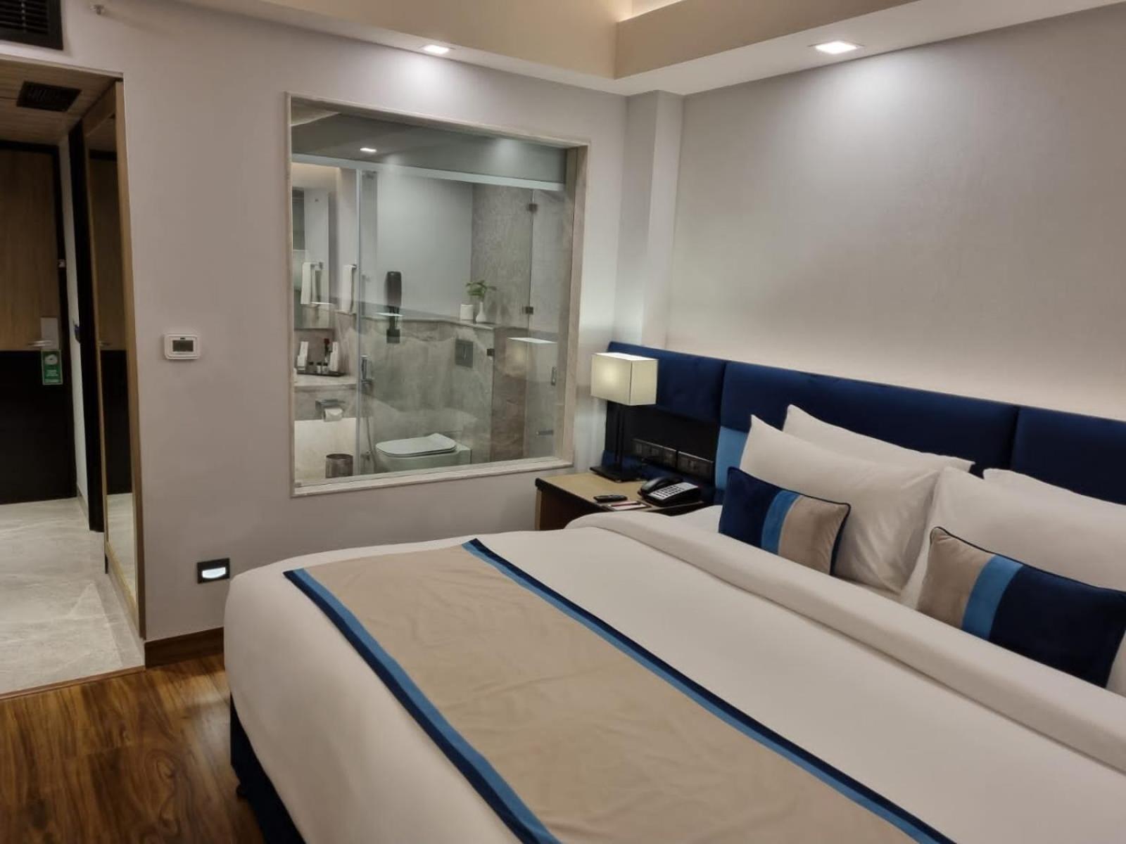 Luxury Room with complimentary drop off to the airport  - Photo 2