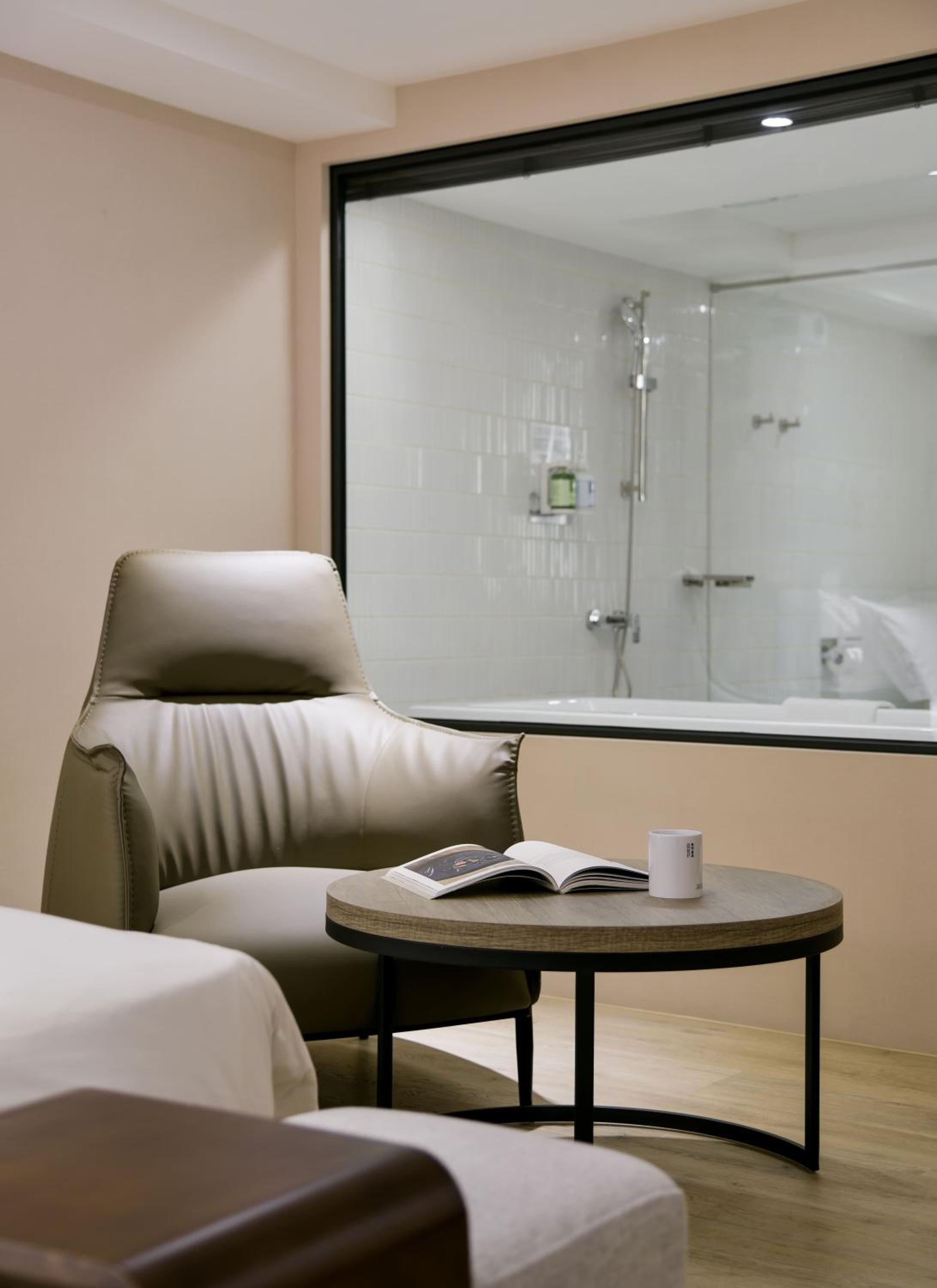 Superior Suite - Photo 4