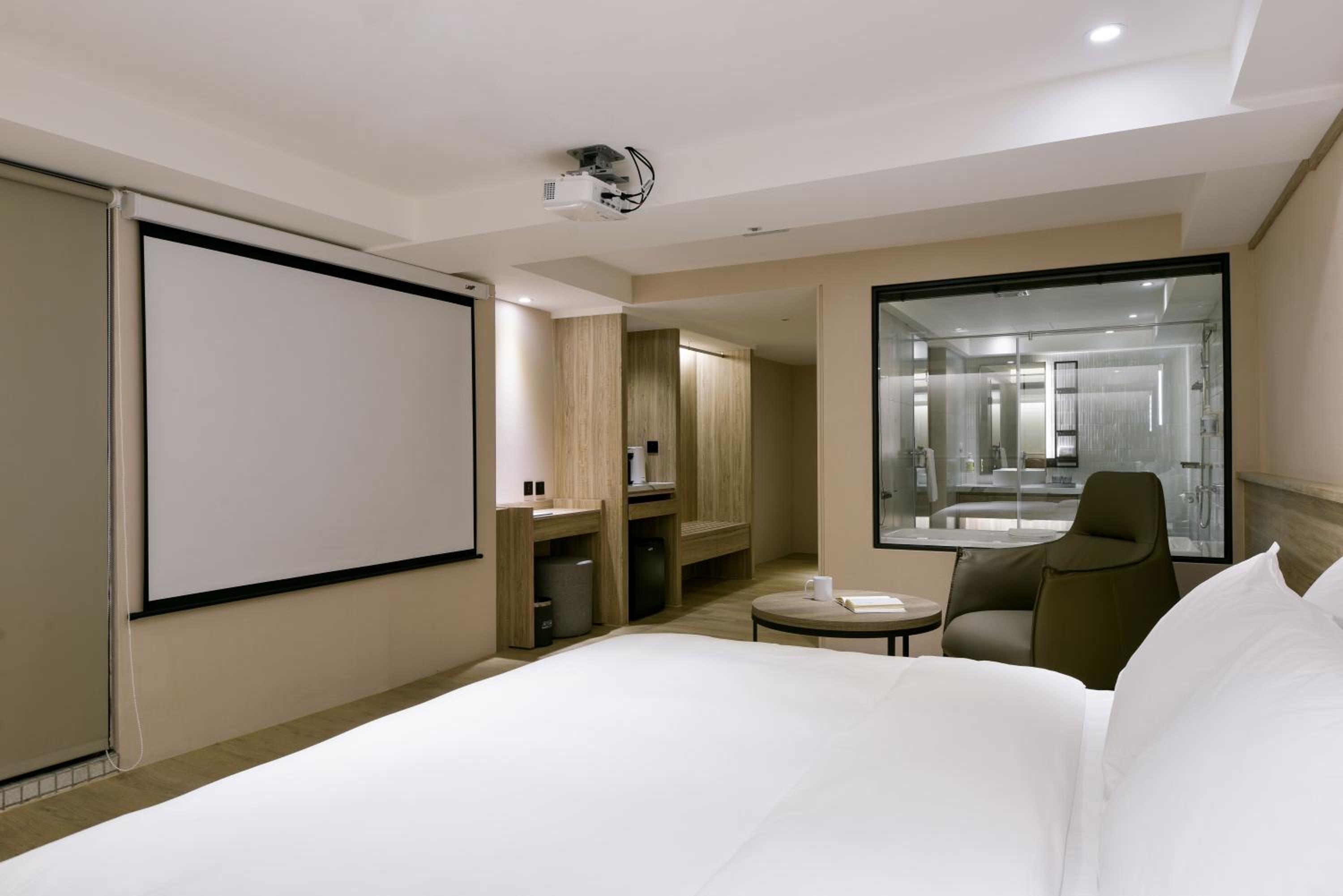 Superior Suite - Photo 27