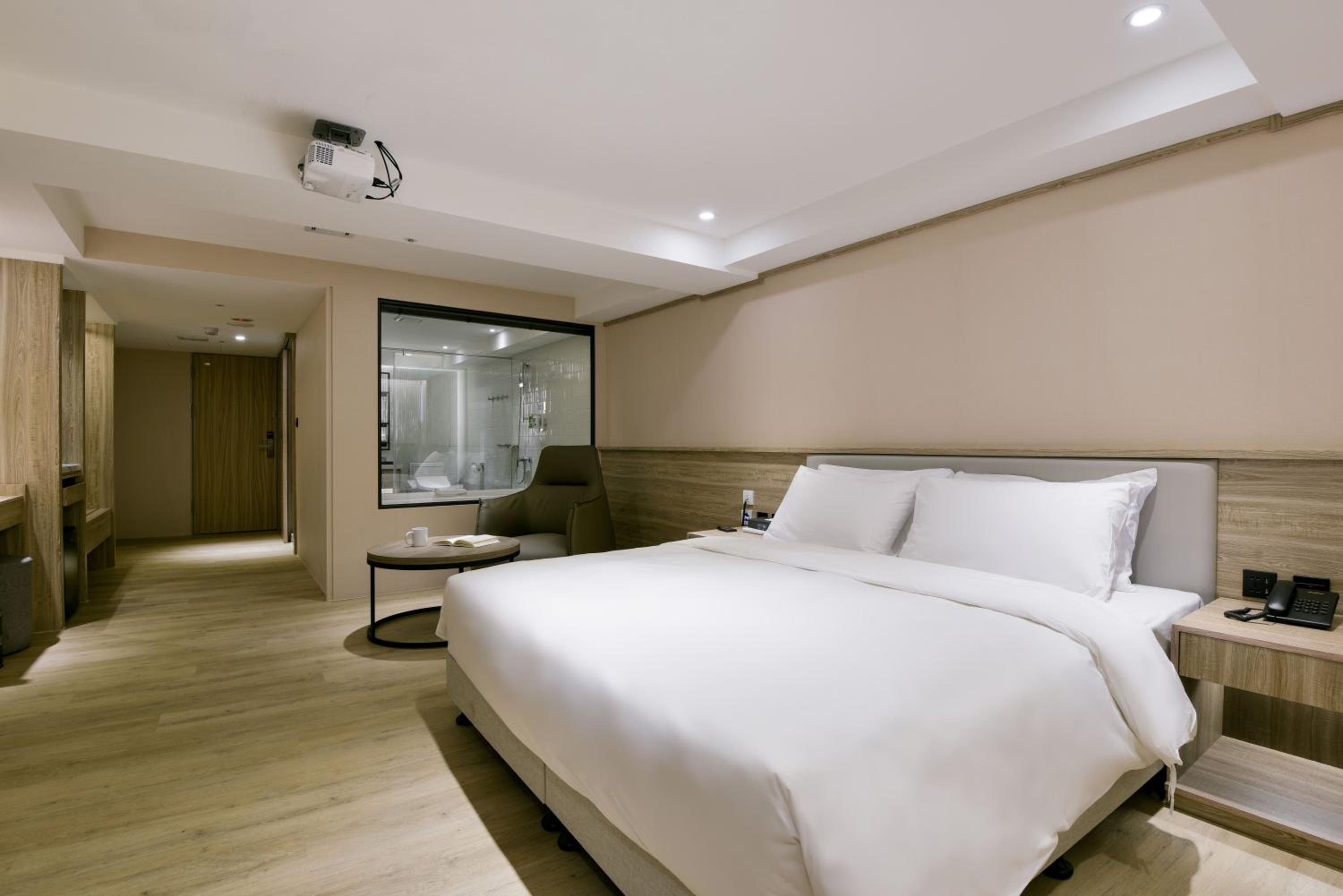 Superior Suite - Photo 23