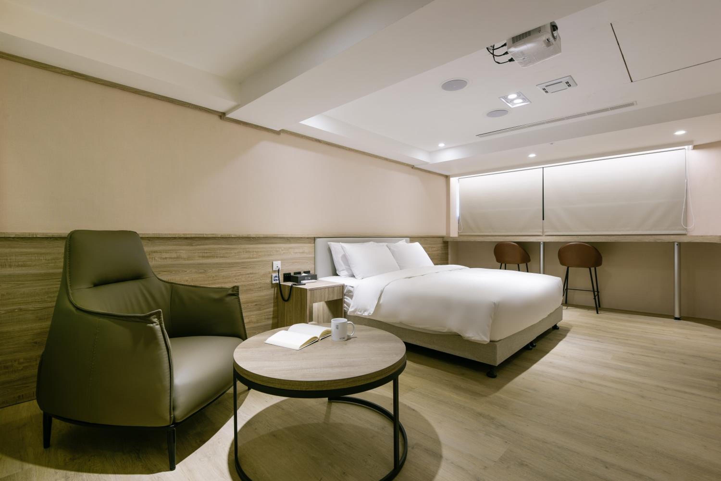 Superior Suite - Photo 19